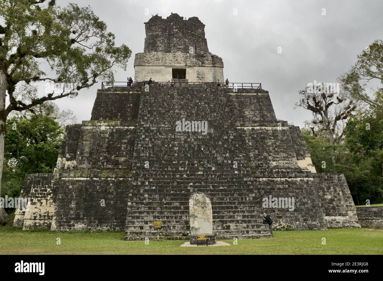 Tikal, Guatemala, America Centrale: Parco Nazionale, Patrimonio Mondiale dell'UNESCO. Rovine Maya/tempio/piramide Foto Stock