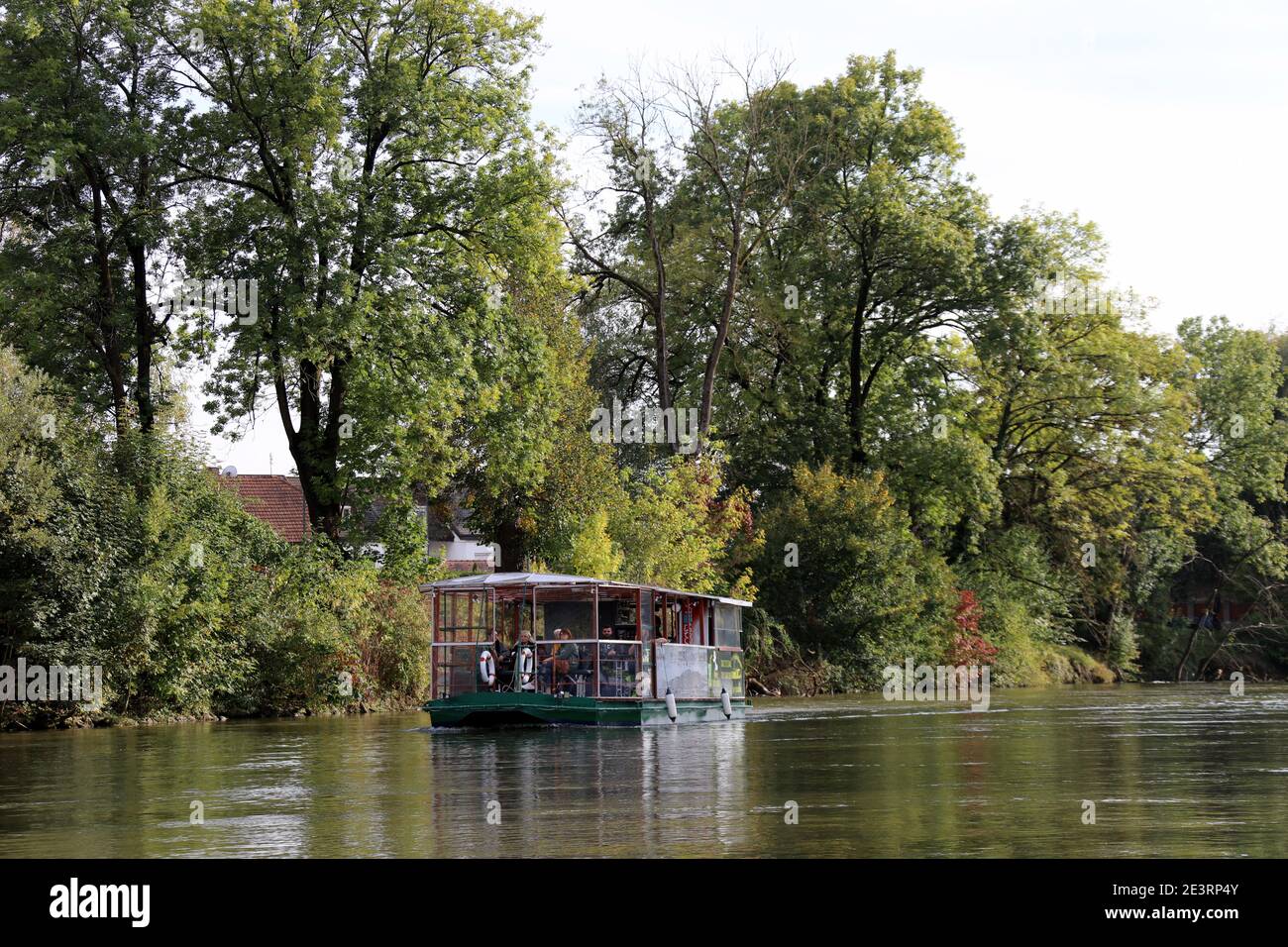 Crociera in barca di piacere sul fiume Ljubljanica Foto Stock