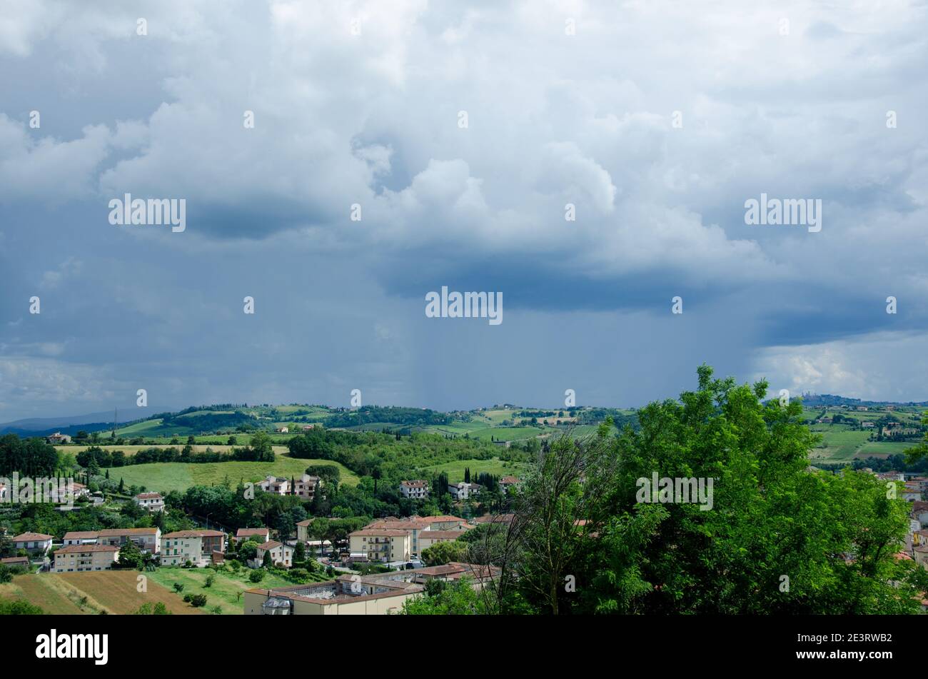 Vista panoramica sulla campagna. Toscana, Italia, Europa. Foto di alta qualità Foto Stock