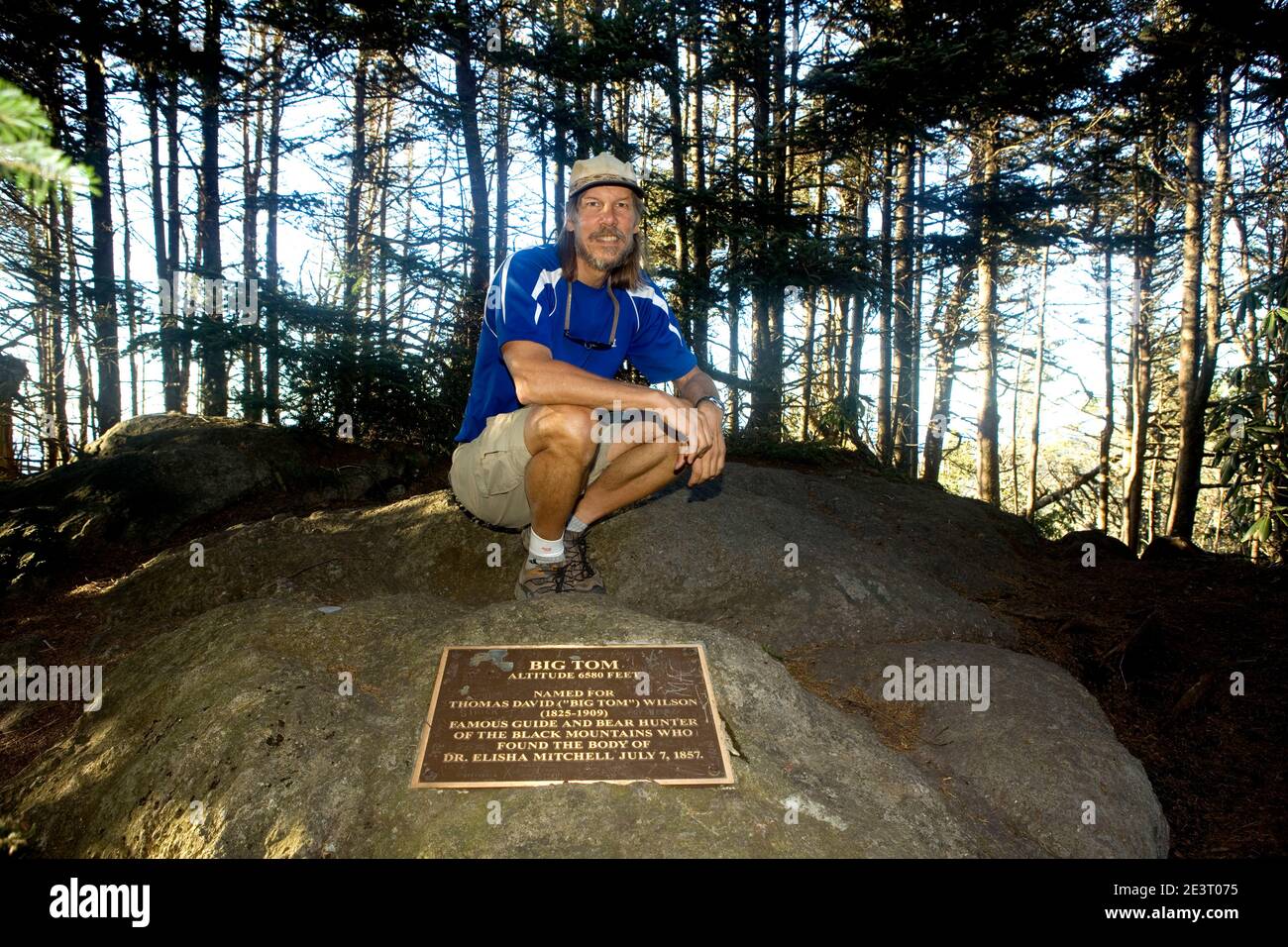 NC00259-00...CAROLINA DEL NORD - Hiker sulla vetta del Big Tom sulla Black Mountain Crest Trail nel Mount Mitchell state Park. Foto Stock