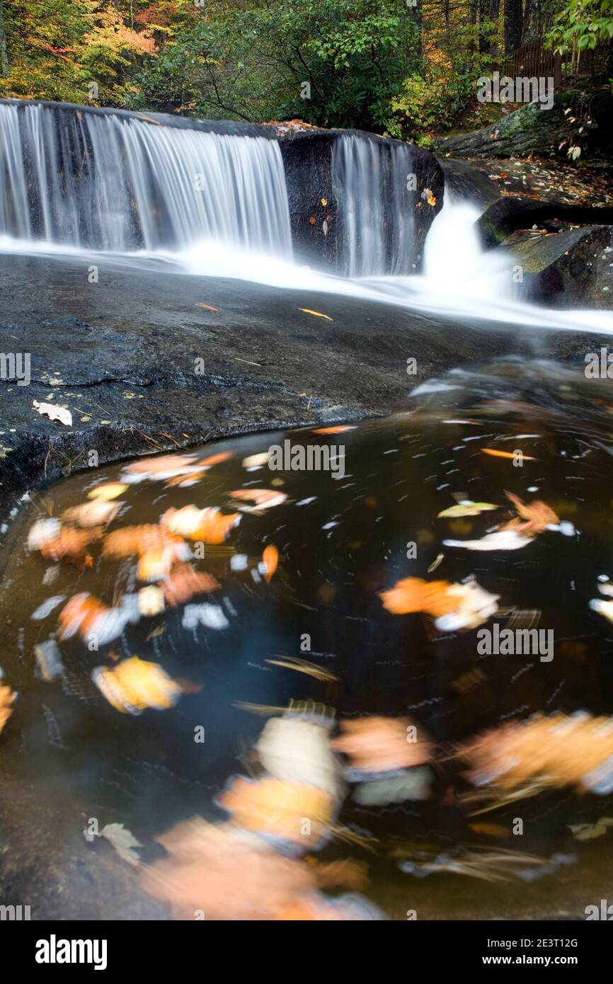 NC00325-00...CAROLINA DEL NORD - cascata Top of High Shoals nel South Mountain state Park. Foto Stock