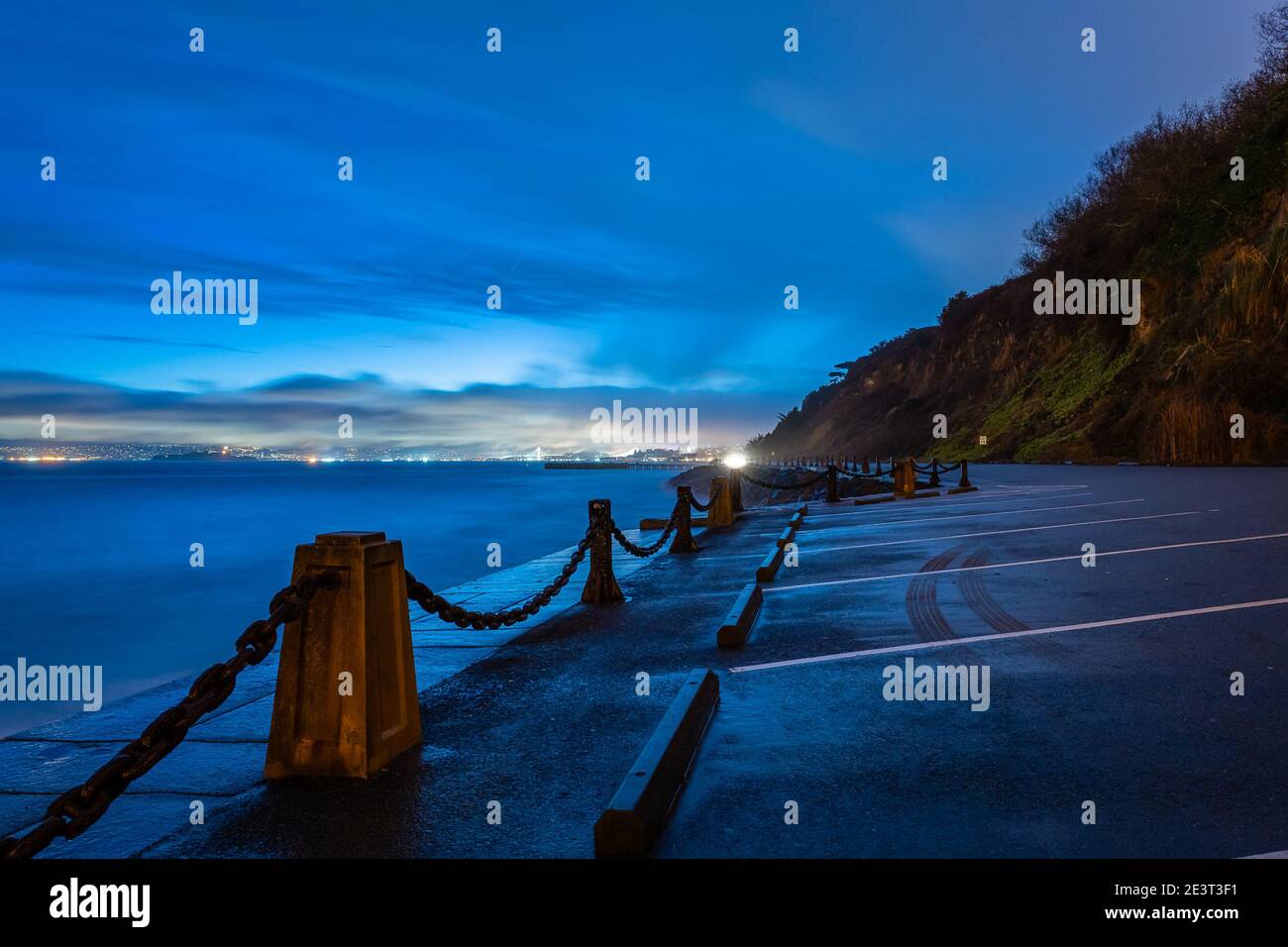 Alba nebbia da Fort Point Foto Stock