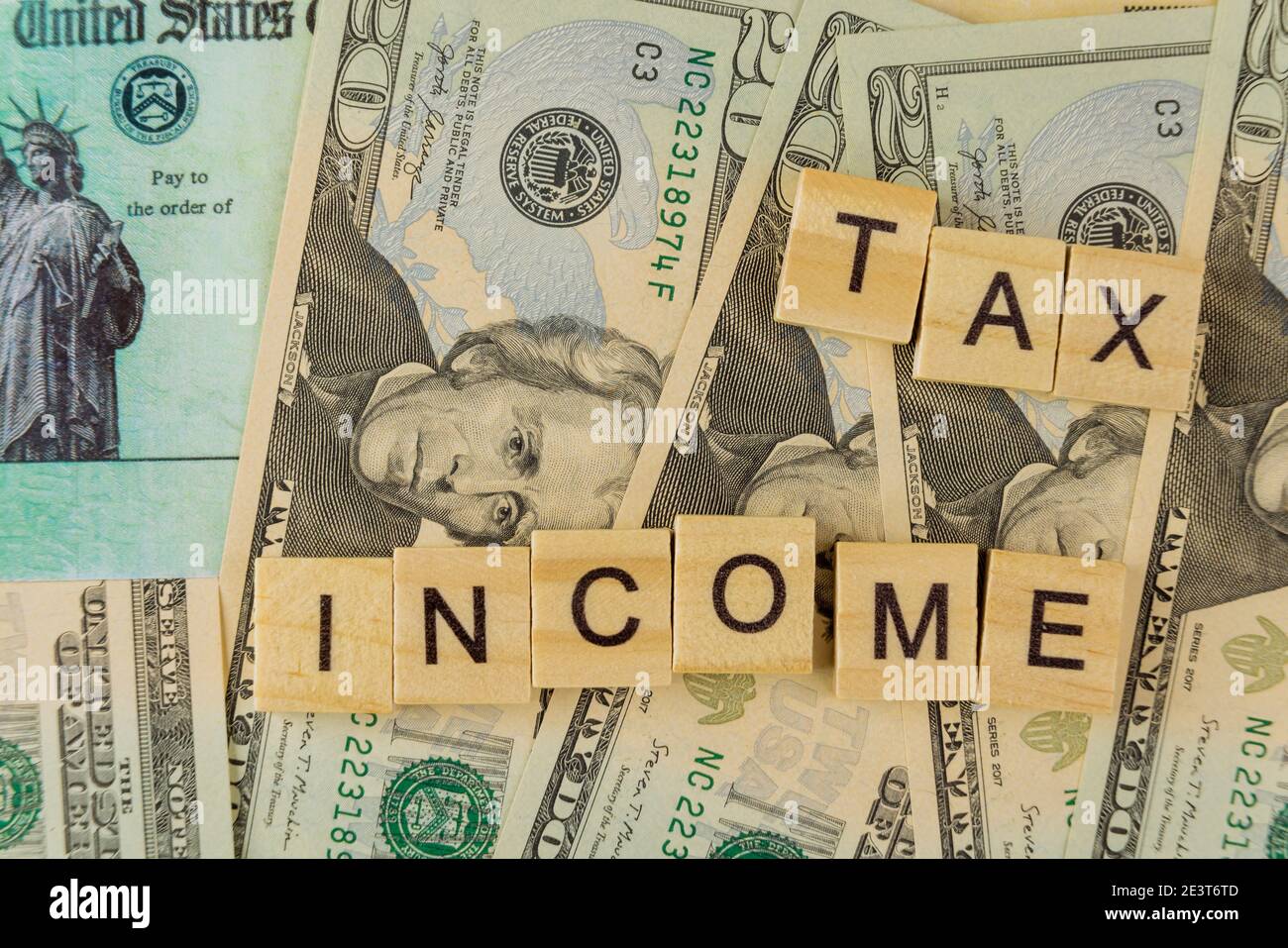 REDDITO FISCALE American Internal Revenue Service Imposta individuale sul reddito a. Stimolo economico tax return check degli Stati Uniti molti dollari di valuta fattura Foto Stock