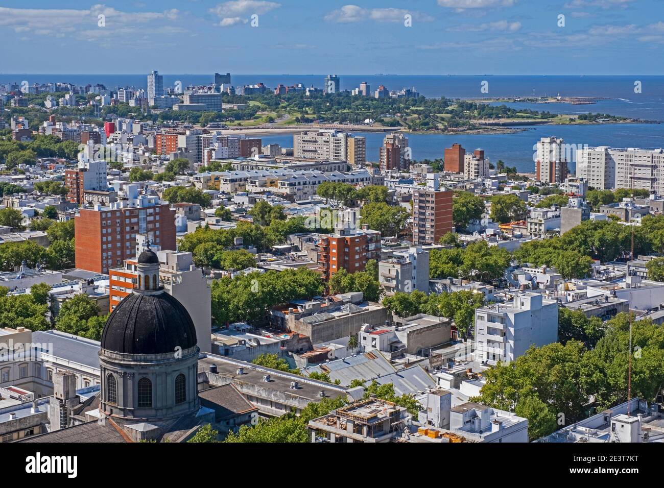 Vista aerea sulla capitale Montevideo sulla riva nord-orientale del Rio de la Plata, Uruguay Foto Stock