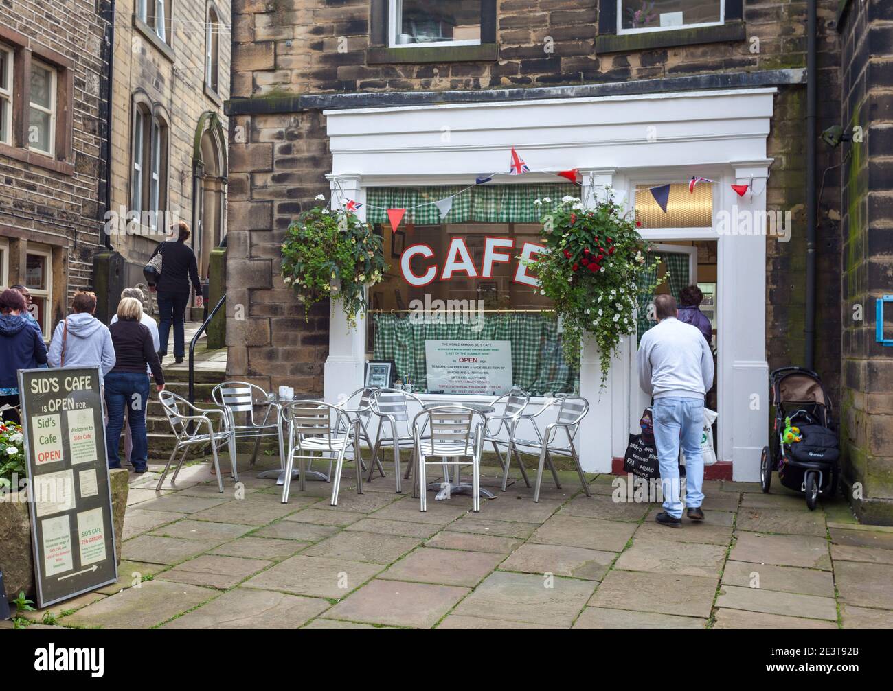 SID's Cafe on Towngate, Holmfirth, West Yorkshire - un luogo chiave per le riprese della serie televisiva The Last of the Summer Wine Foto Stock