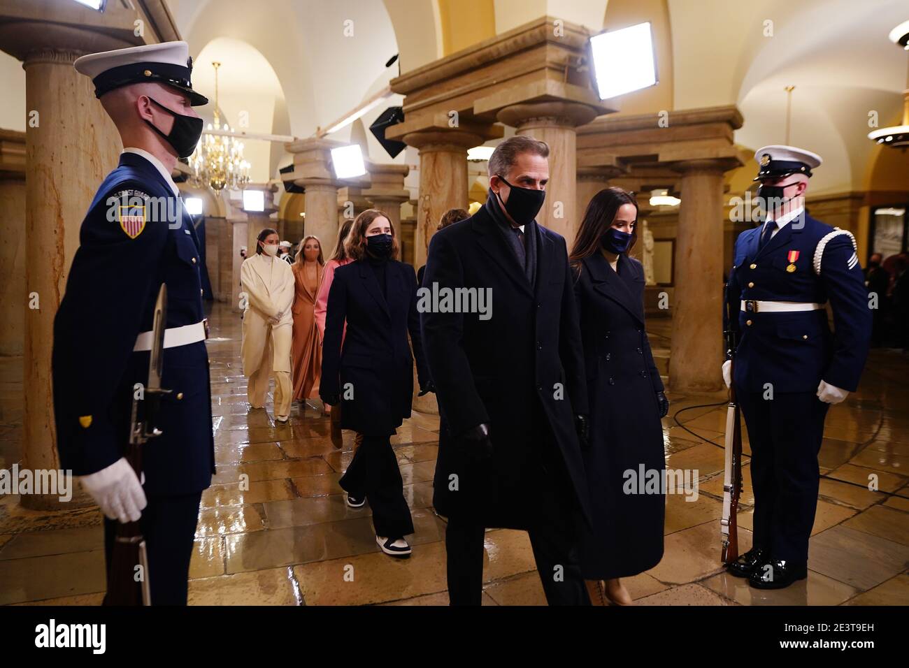 Hunter Biden (L) arriva nella cripta del Campidoglio degli Stati Uniti per la cerimonia di inaugurazione del presidente eletto Joe Biden, che sarà il 46° presidente degli Stati Uniti a Washington, DC, USA, 20 gennaio 2021./MediaPunch Foto Stock