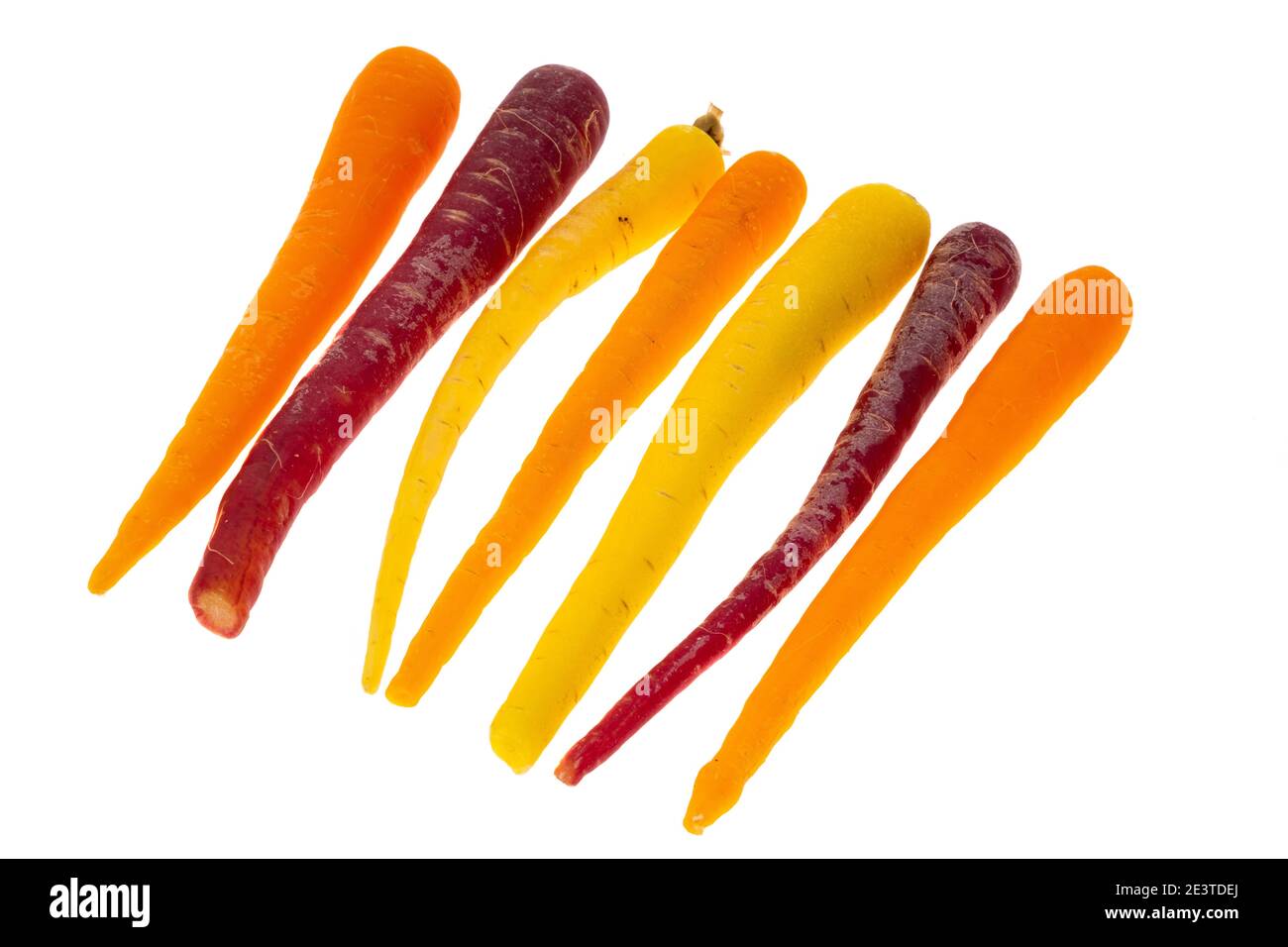 Tre varietà di colori di carote - sfondo bianco Foto Stock