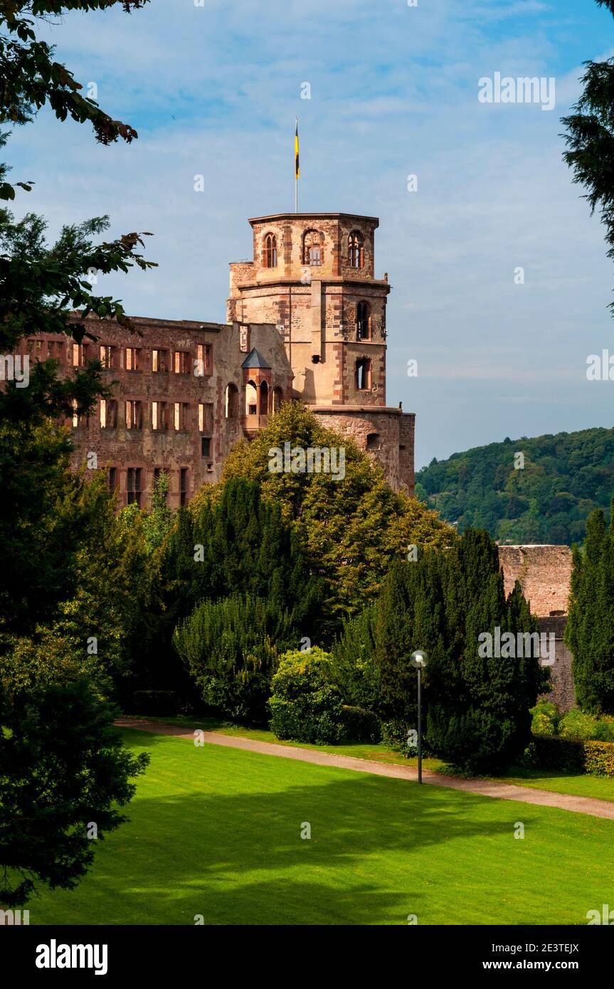 L'edificio Ottheinrich e il campanile di Schloss Heidelberg, Baden-Württemberg, Germania. Settembre. Foto Stock