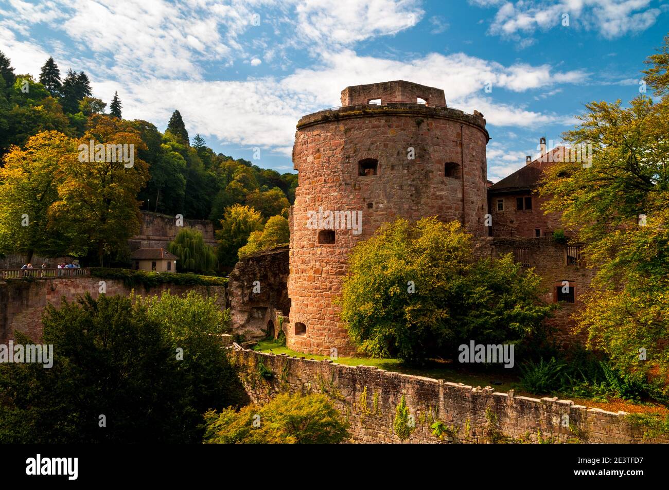 La torre esplosa, o torre della polvere, di Schloss Heidelberg, Baden-Württemberg, Germania. Settembre. Foto Stock