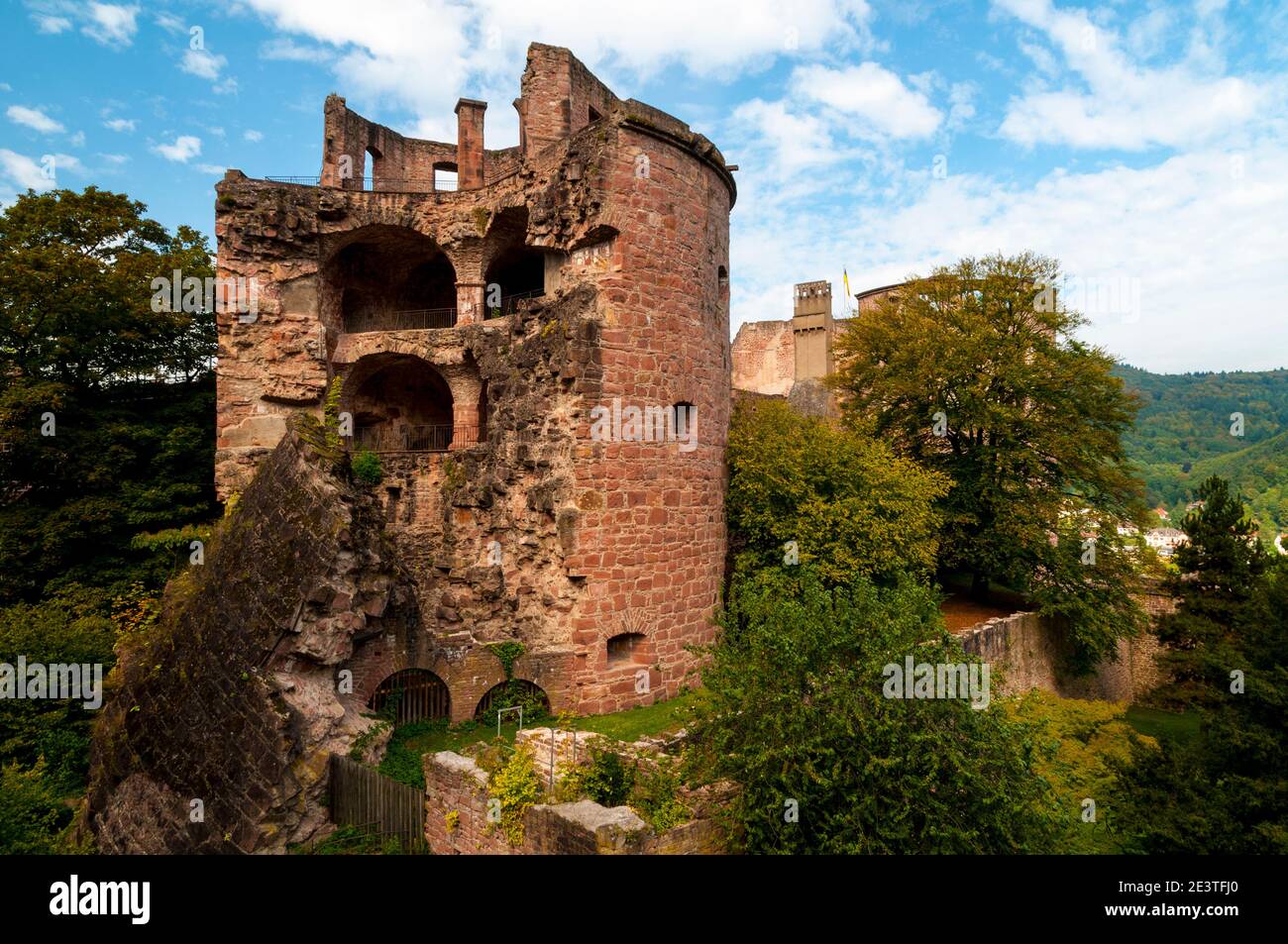La torre esplosa, o torre della polvere, di Schloss Heidelberg, Baden-Württemberg, Germania. Settembre. Foto Stock