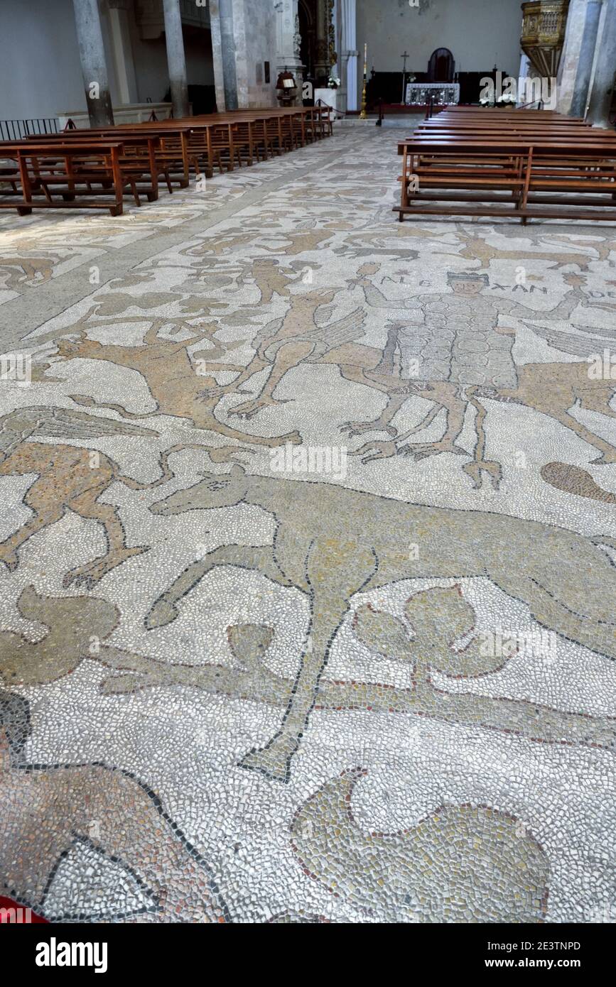 L'interno della cattedrale di Santa Maria annunciato in stile romanico 4 maggio 2018 Otranto Salento Italia Foto Stock