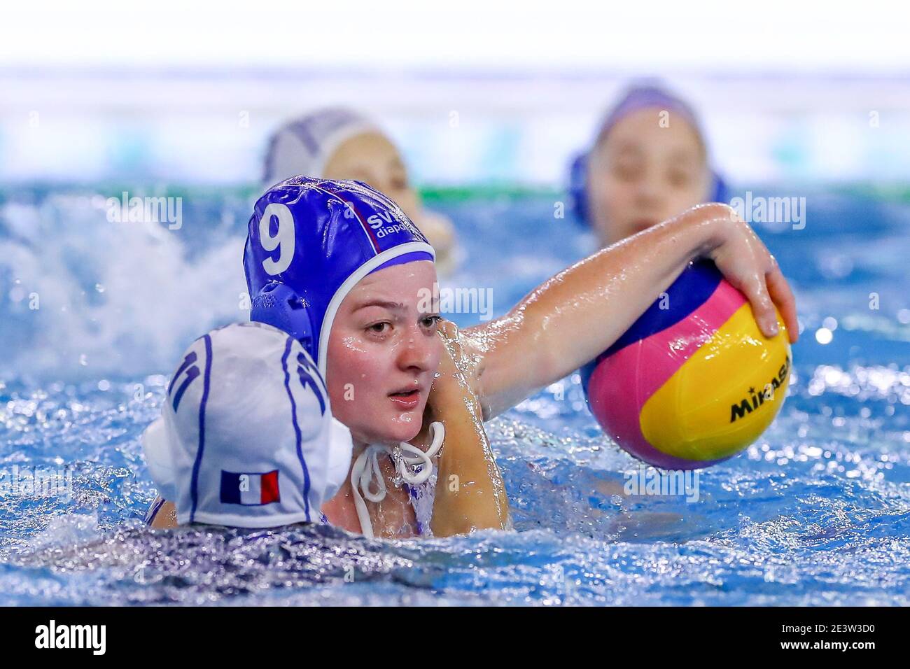 Trieste, Italia. 20 gennaio 2021. TRIESTE, ITALIA - GENNAIO 20: Daniela Katlovska di Slovacchia, Ema Martine Vernoux di Francia durante la partita tra Francia e Slovacchia al Torneo di qualificazione delle Olimpiadi delle polo d'acqua femminili al Centro Acquatico Bruno Bianchi il 20 gennaio 2021 a Trieste (Foto di Marcel ter Bals/Orange Pictures/Alamy Live News) Foto Stock