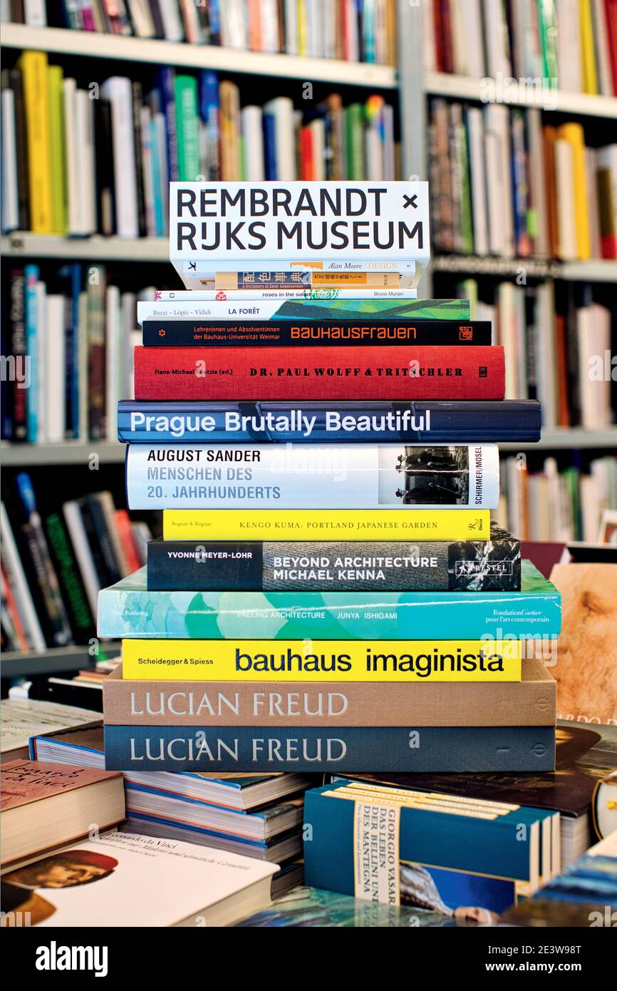 GERMANIA / Berlino /librerie / Buecherbogen bookstore a Berlino Foto stock  - Alamy