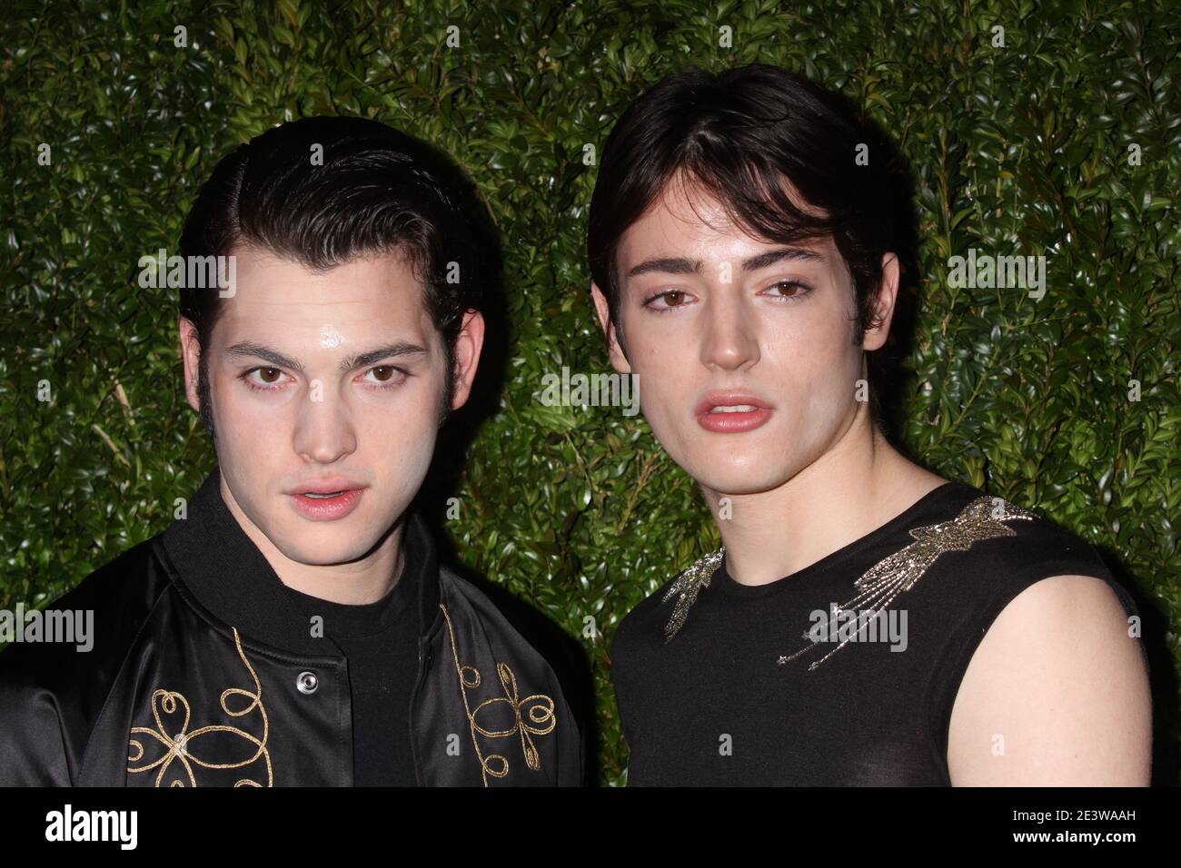 Peter Brent, Jr.e Harry Brent, figli di Stephanie Seymour e Peter M. Brent partecipano alla decima cena annuale degli artisti del Festival del Cinema CHANEL Tribeca al Balthazar Restaurant di New York il 20 aprile 2015. Foto: Henry McGee/MediaPunch Foto Stock