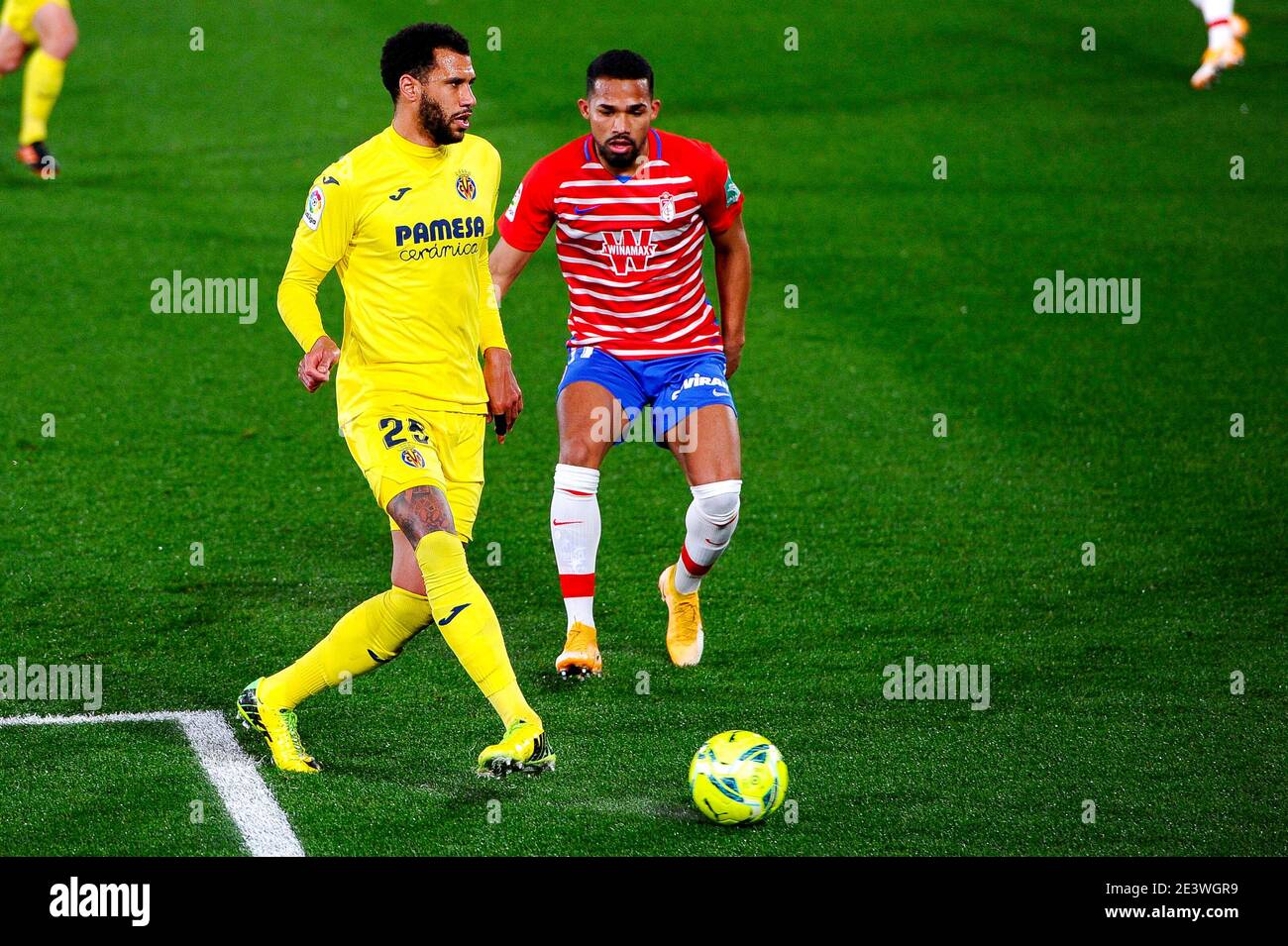 VILLARREAL, PAESI BASSI - GENNAIO 20: Etienne Capoue di Villarreal CF, Yangel Herrera di Granada durante la Liga Santander match tra Villarreal Foto Stock