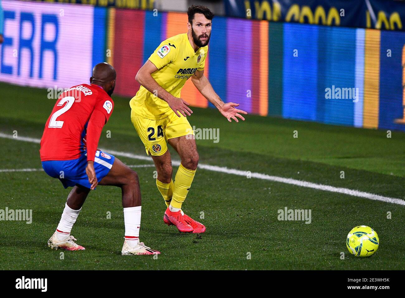 VILLARREAL, PAESI BASSI - GENNAIO 20: Dimitri Foulquier di Granada, Pedraza di Villarreal CF durante la Liga Santander match tra Villarreal CF Foto Stock