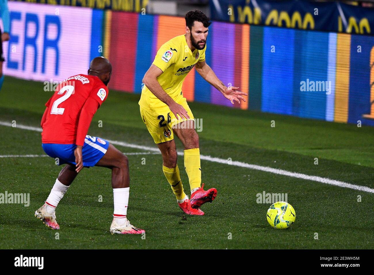 VILLARREAL, PAESI BASSI - GENNAIO 20: Dimitri Foulquier di Granada, Pedraza di Villarreal CF durante la Liga Santander match tra Villarreal CF Foto Stock