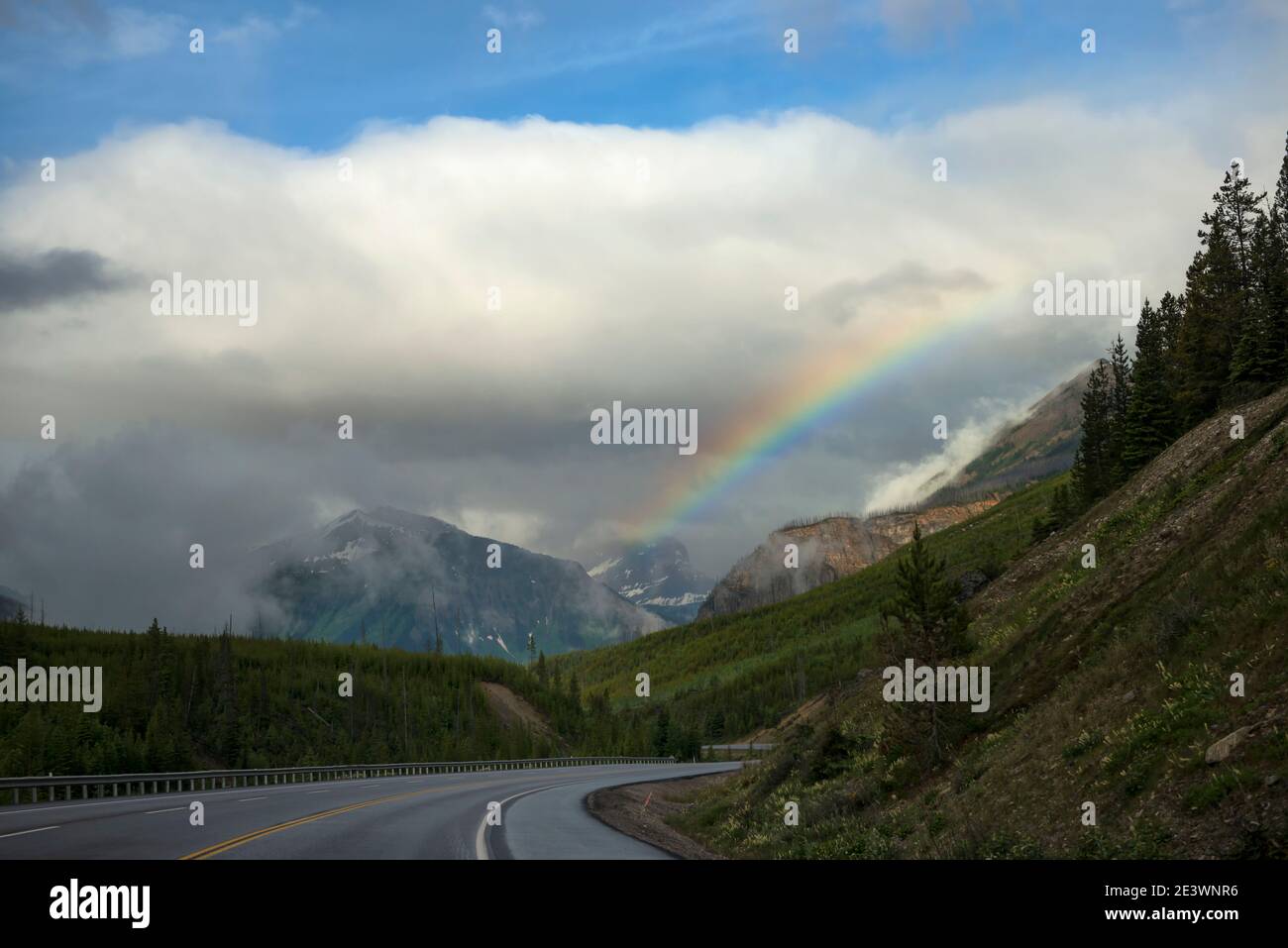 Rainbow in montagna Foto Stock