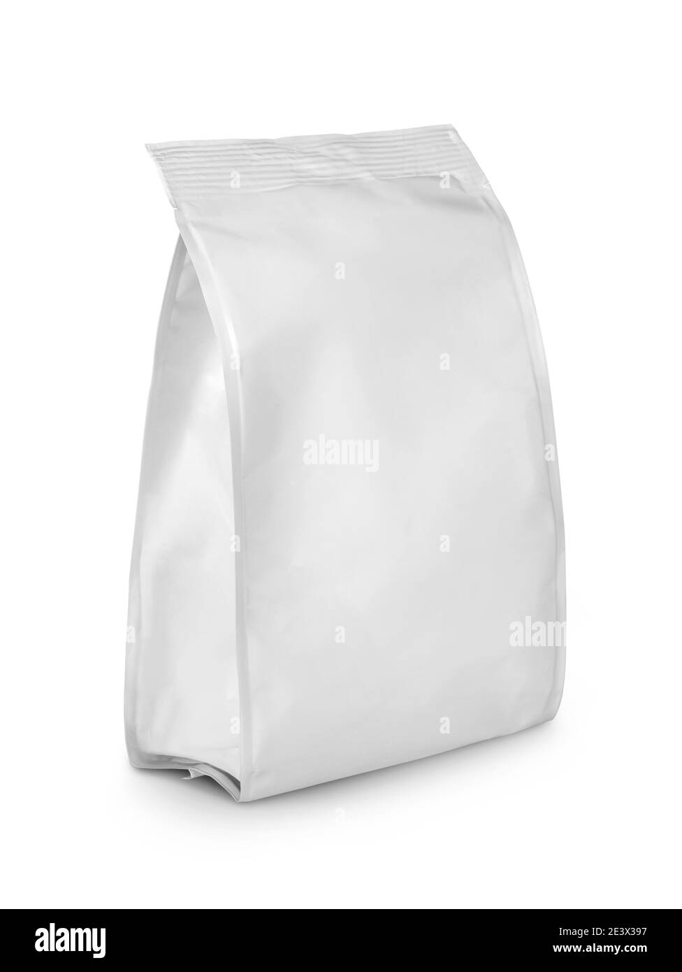 Vista laterale della confezione vuota di sacchetti di carta da snack isolata bianco con tracciato di ritaglio Foto Stock