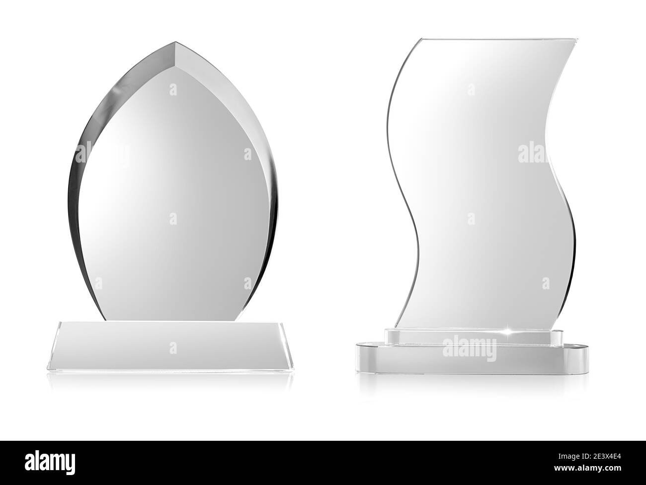 Mockup trofeo in vetro bianco isolato su sfondo bianco Foto Stock