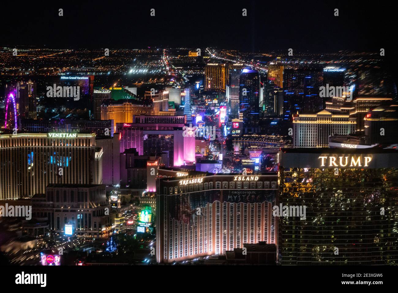 Vista in elicottero della Strip di Las Vegas di notte Foto Stock