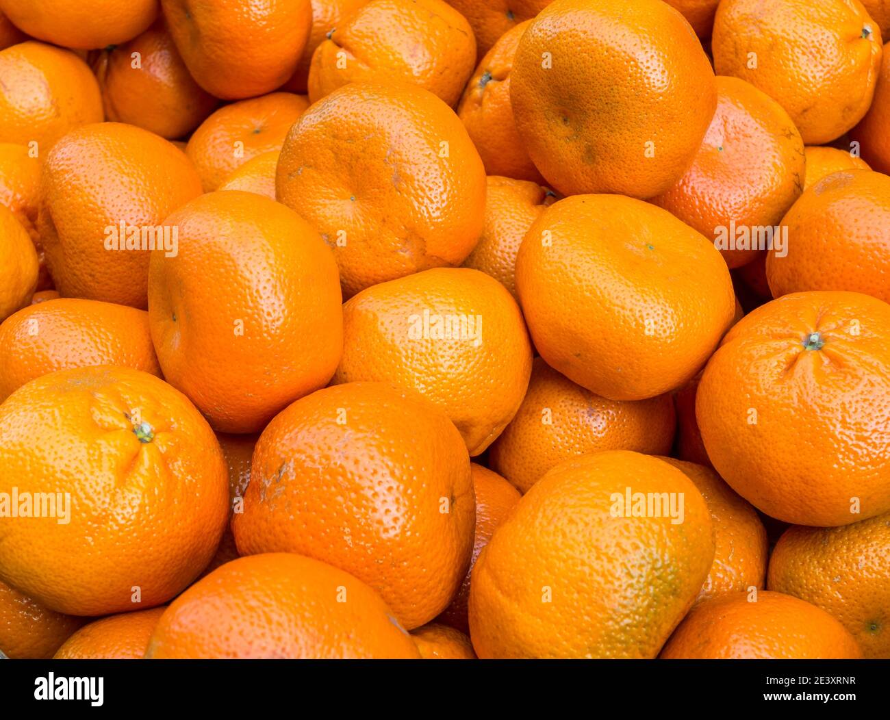 perfetto sfondo di clementine mature in vendita sul mercato Foto Stock