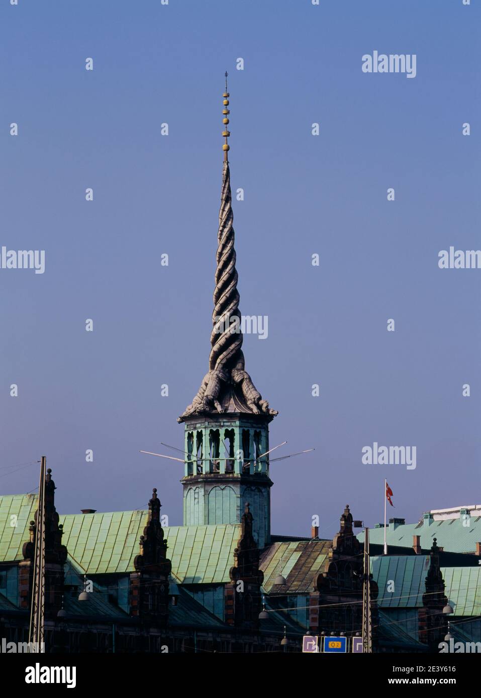 Twisted Guglia dell'ex Bourse (Borsa), esterna, Copenaghen Foto Stock