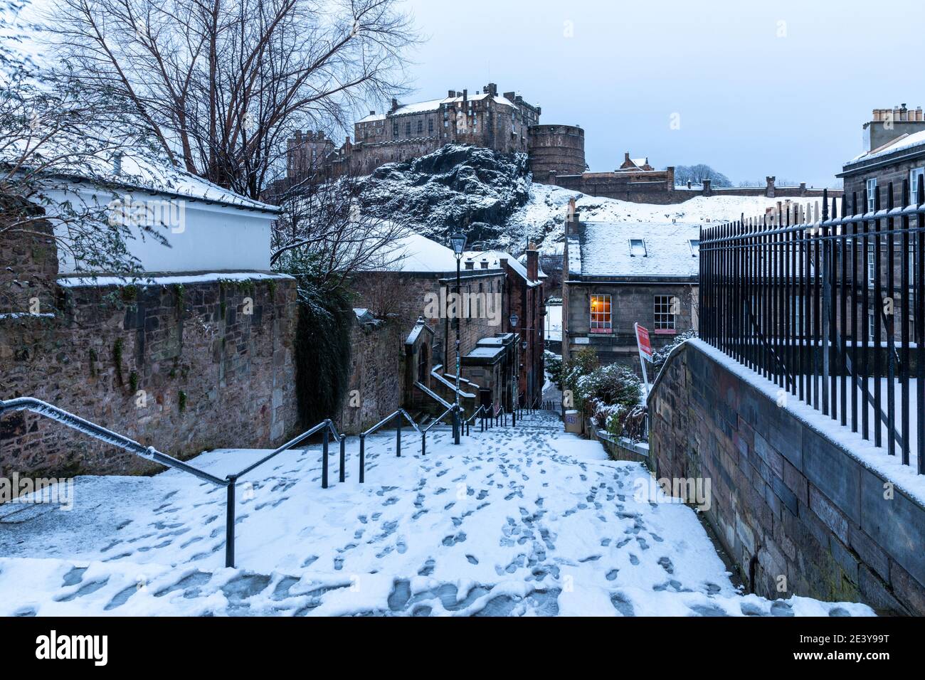 Edimburgo, Regno Unito. 21 gennaio 2021. La neve è caduta durante la notte a Edimburgo portando ad una certa neve la mattina del 21 gennaio 2021 Credit: David Coulson/Alamy Live News Foto Stock