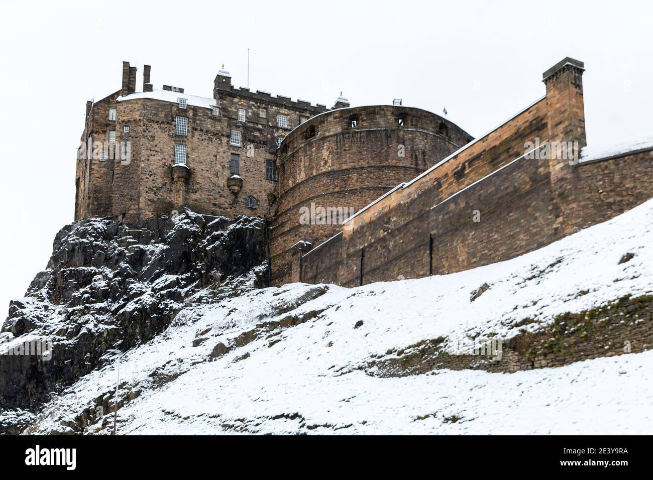 Edimburgo, Regno Unito. 21 gennaio 2021. La neve è caduta durante la notte a Edimburgo portando ad una certa neve la mattina del 21 gennaio 2021 Credit: David Coulson/Alamy Live News Foto Stock