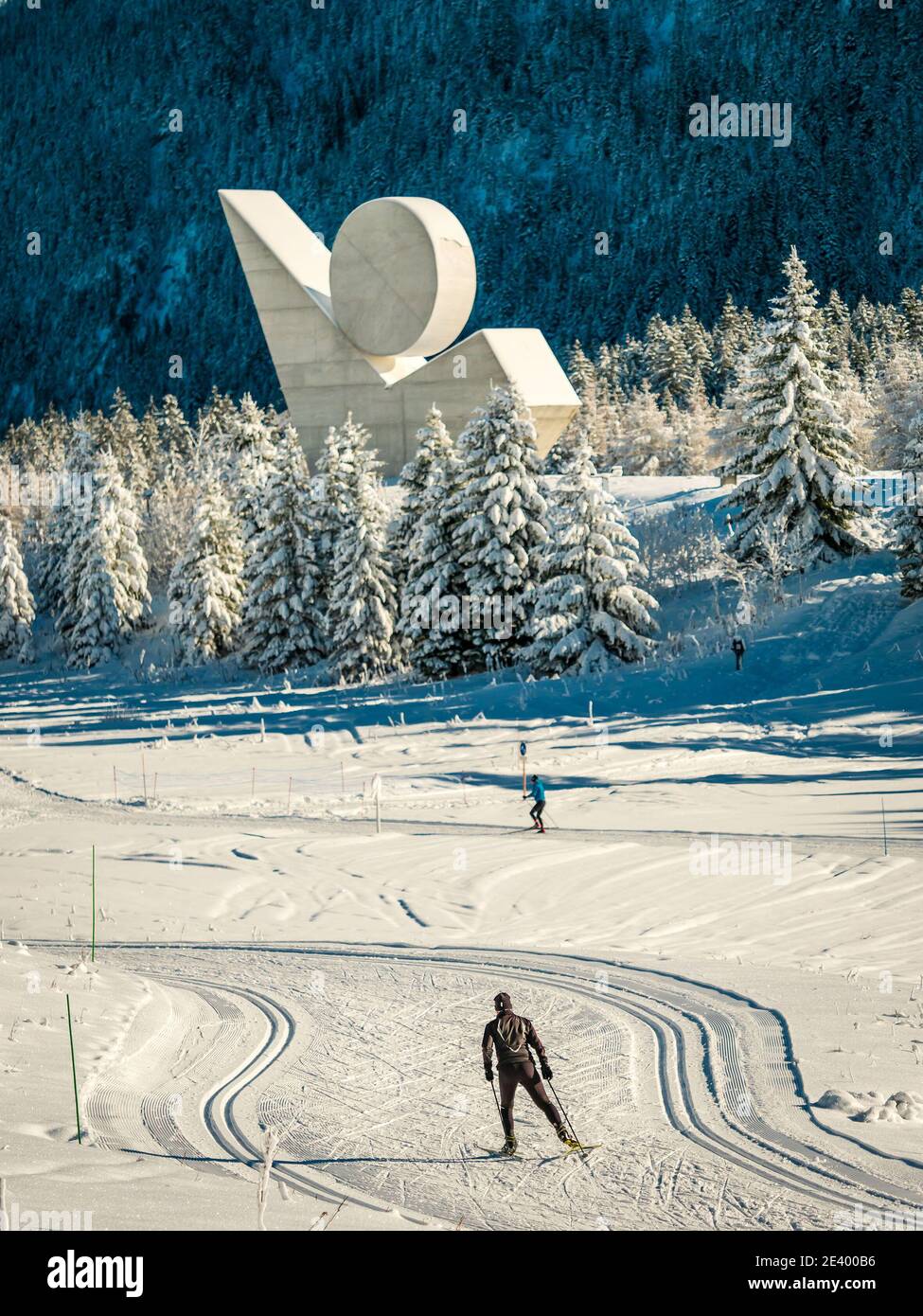 Sci nordico sull'altopiano di Glieres nel Massiccio di Bornes (alta Savoia). Sci nordico: Pratica alternativa allo sci alpino e diversificazione di Foto Stock