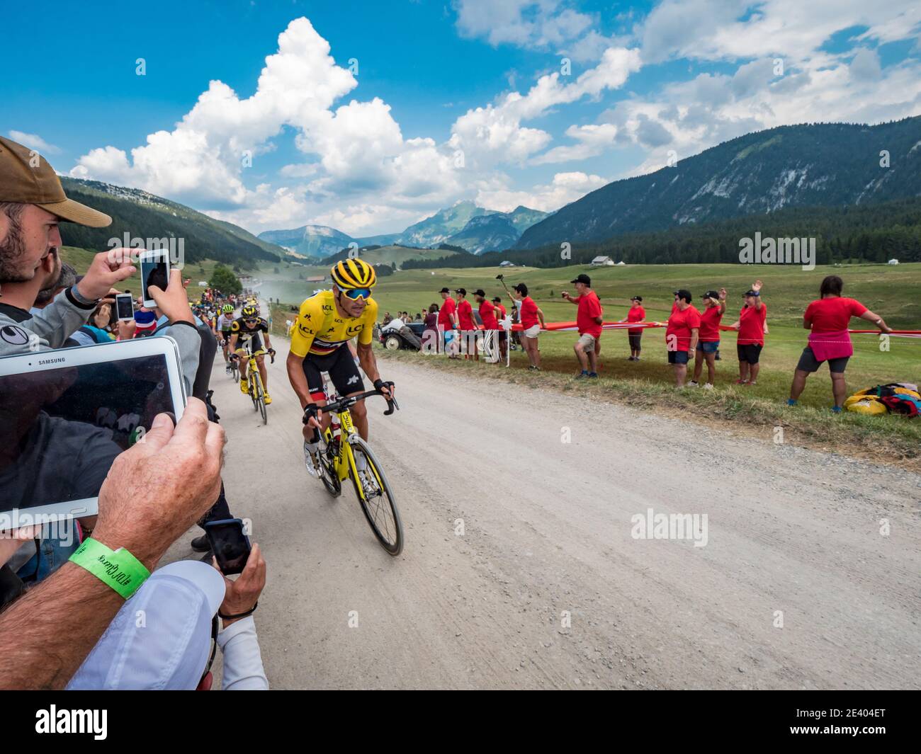 Dipartimento Haute-Savoie (alta Savoia), 2018/07/17: 10° tappa del Tour de France 2018. I ciclisti più importanti corrono oltre le strade rocciose del Glie Foto Stock