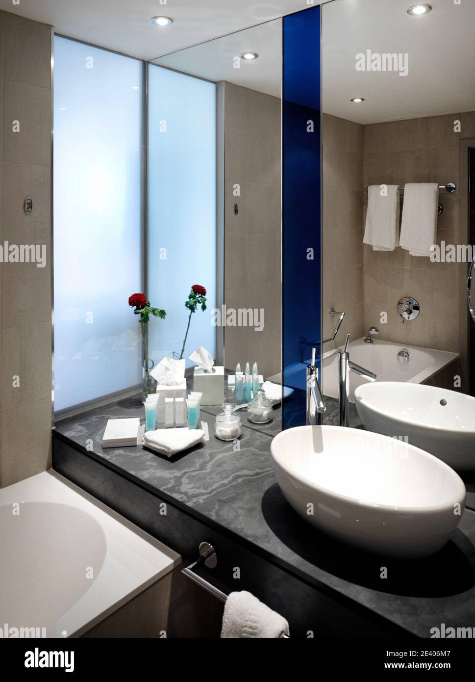 Hilton Tower, 303 Deansgate, Manchester. . Interni - bagni Ian Simpson Architects Hotels Foto Stock