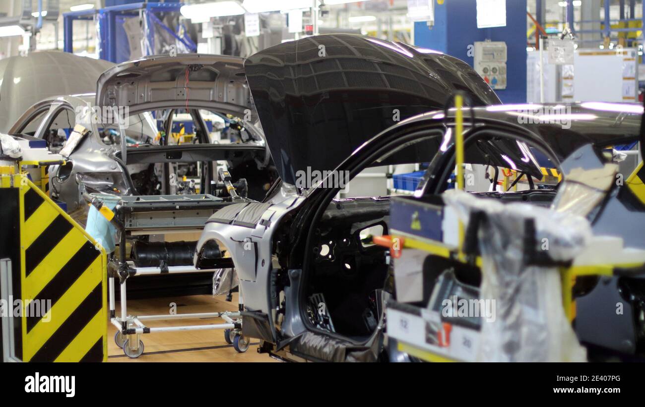 Cassino, Italia - 24 novembre 2016: La linea di montaggio e assemblaggio delle auto nello stabilizzatore della Fiat FCA cassinate Foto Stock