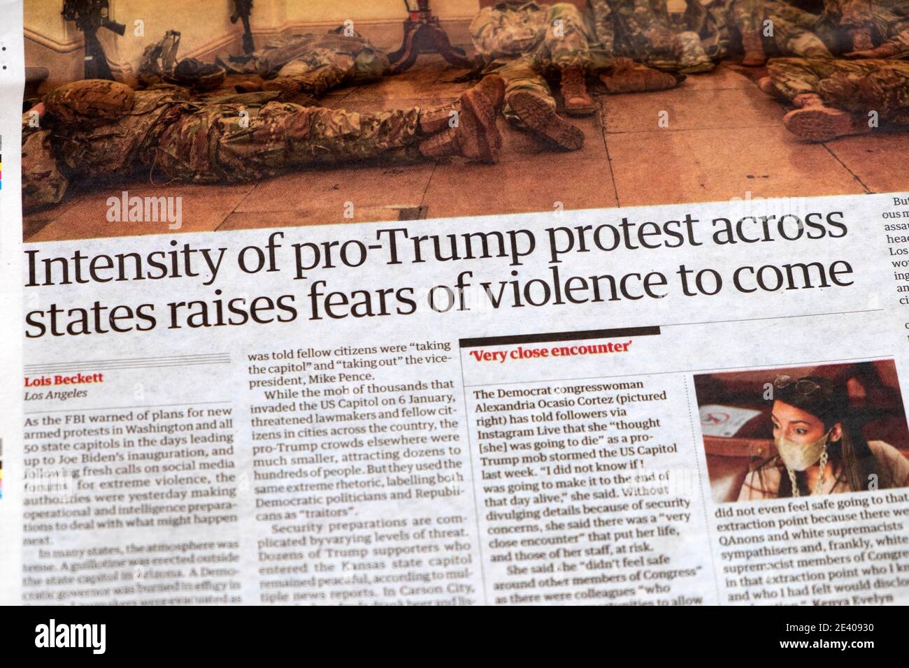 "L'intensità della protesta pro-Trump in tutti gli stati solleva timori di violenza To come' Guardian headline Newspaper article Inside page on 14 Gennaio 2021 Foto Stock