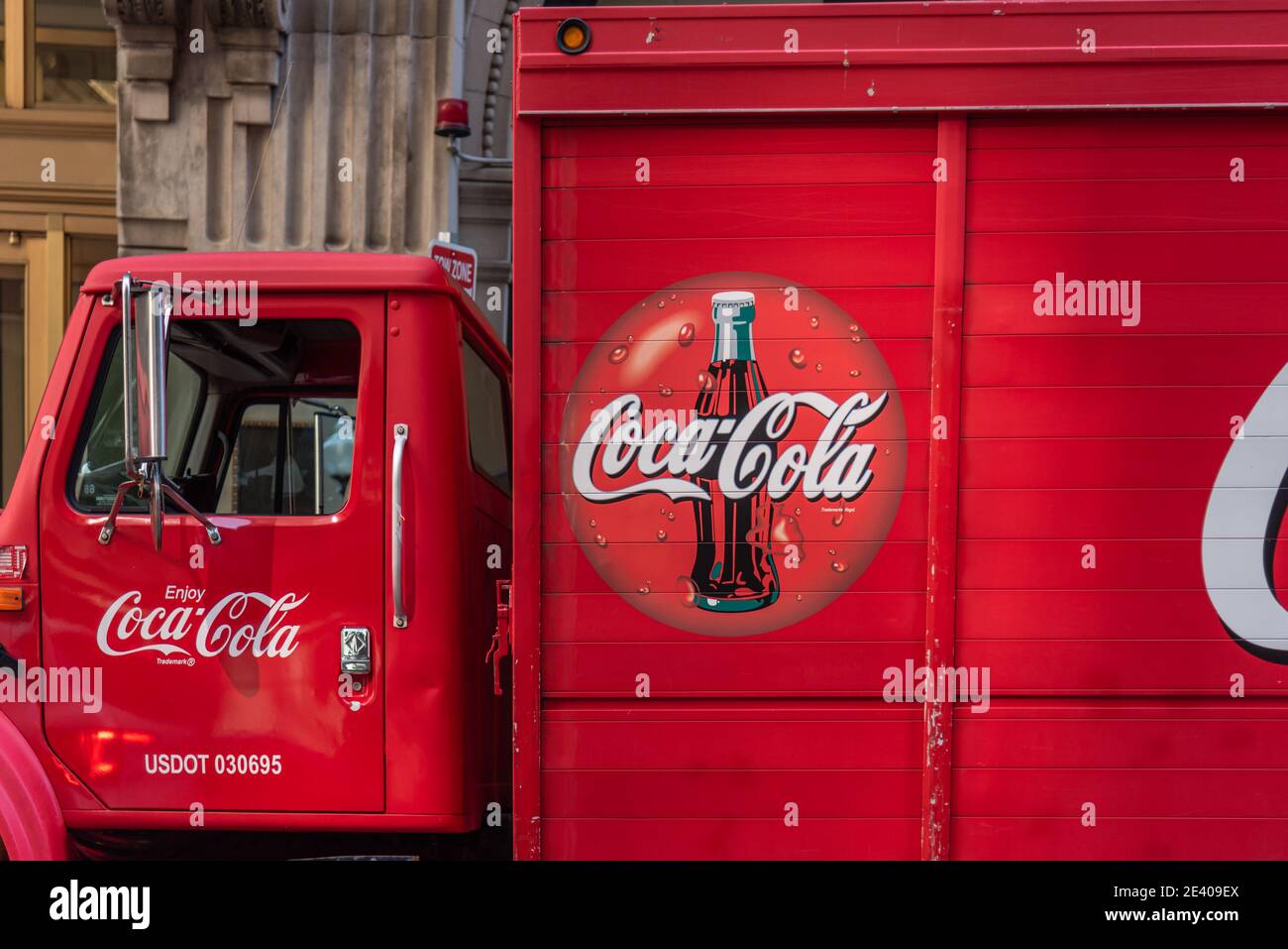 New York, NY 16.9.2019 Coca Cola camion parcheggiato in una strada nella città di New York Foto Stock