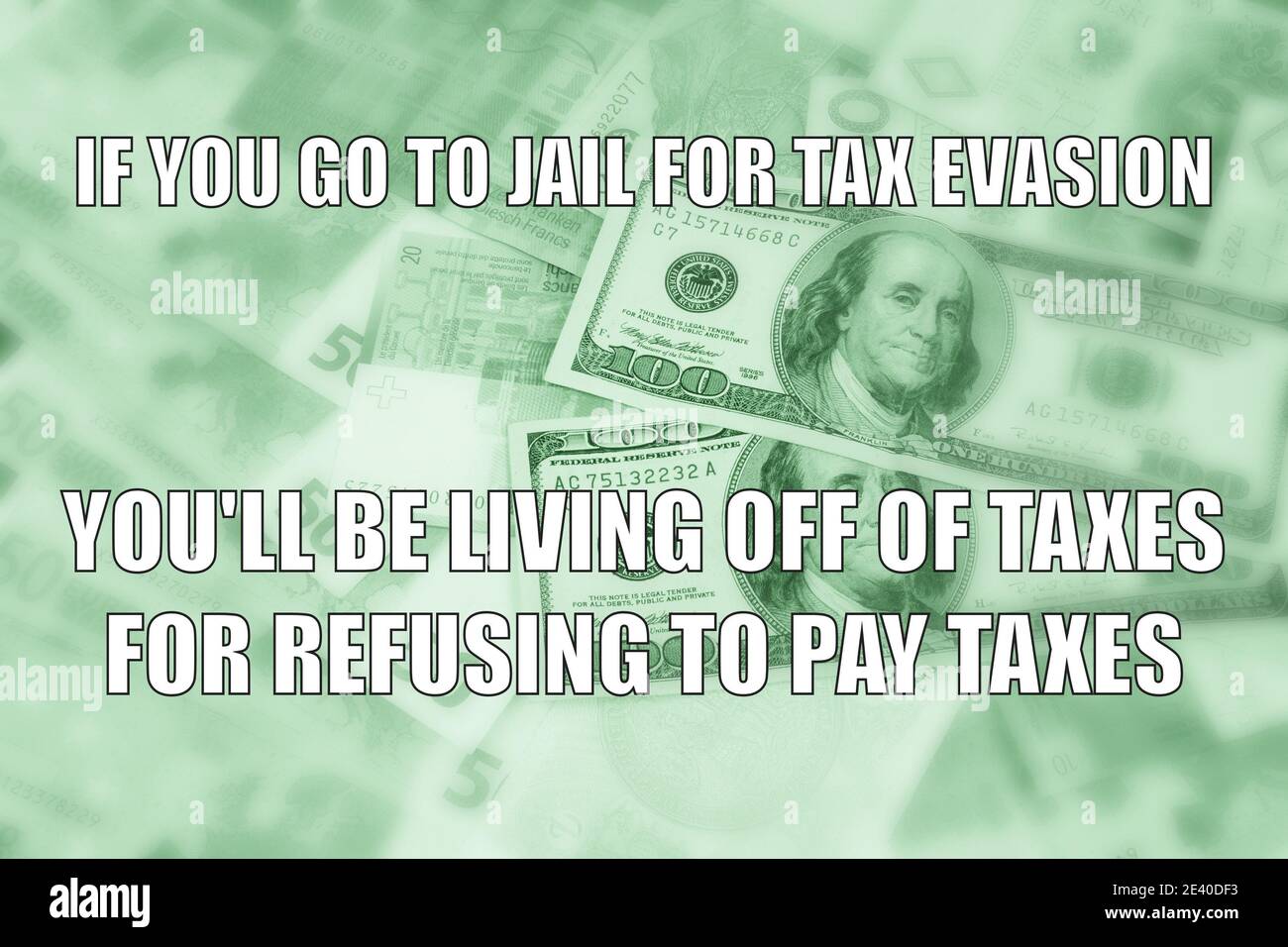 Evasione fiscale divertente meme per la condivisione dei social media. Concetto di frode fiscale. Foto Stock