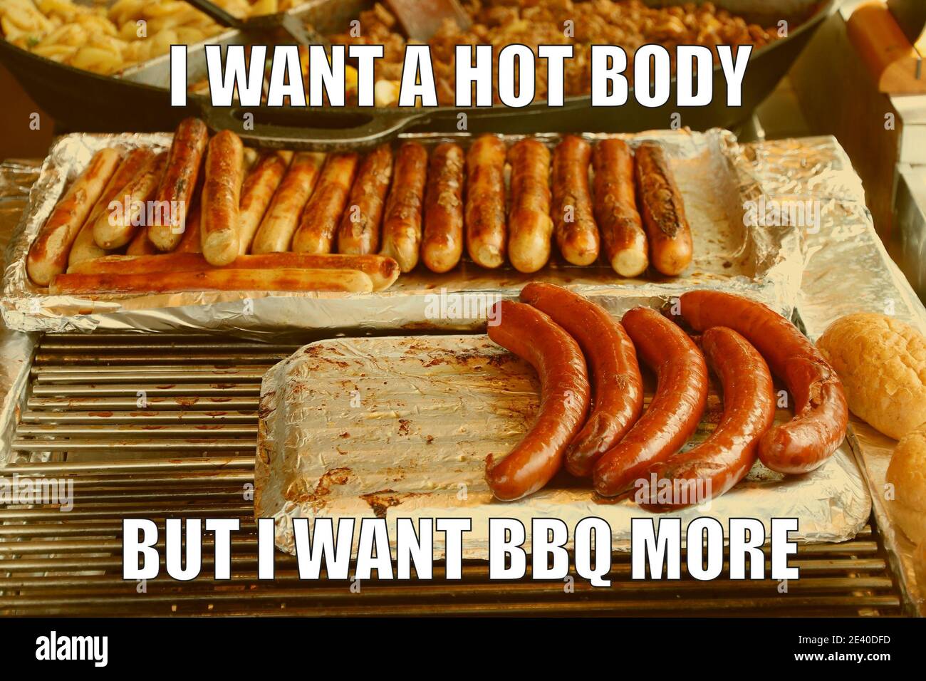 Carne mangiatore caldo corpo divertente meme per la condivisione dei social media. Barbeque scherzo. Foto Stock