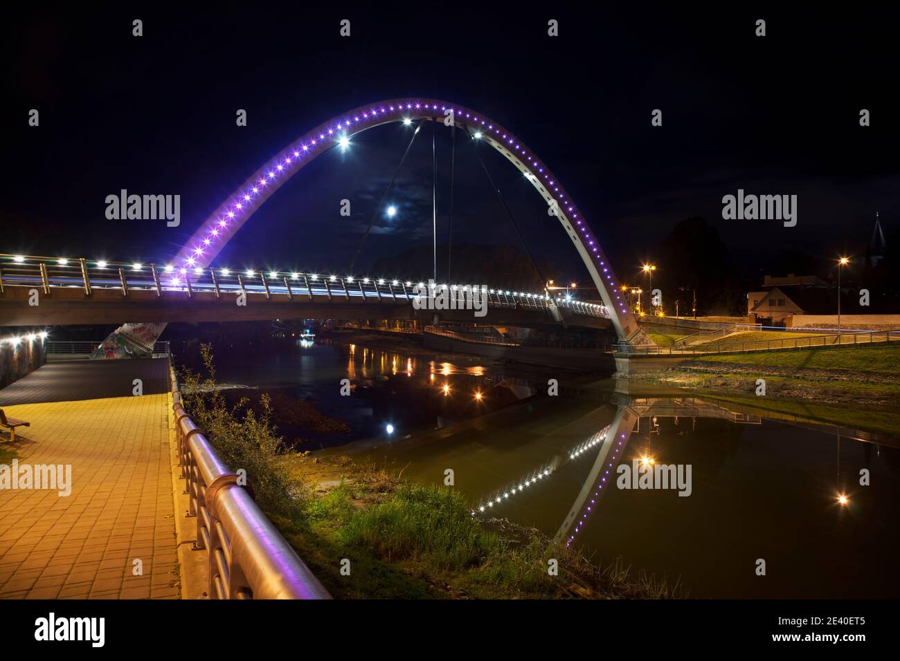 Ponte di libertà (Vabaduse) sul fiume Suur Emajogi a Tartu. Estonia Foto Stock