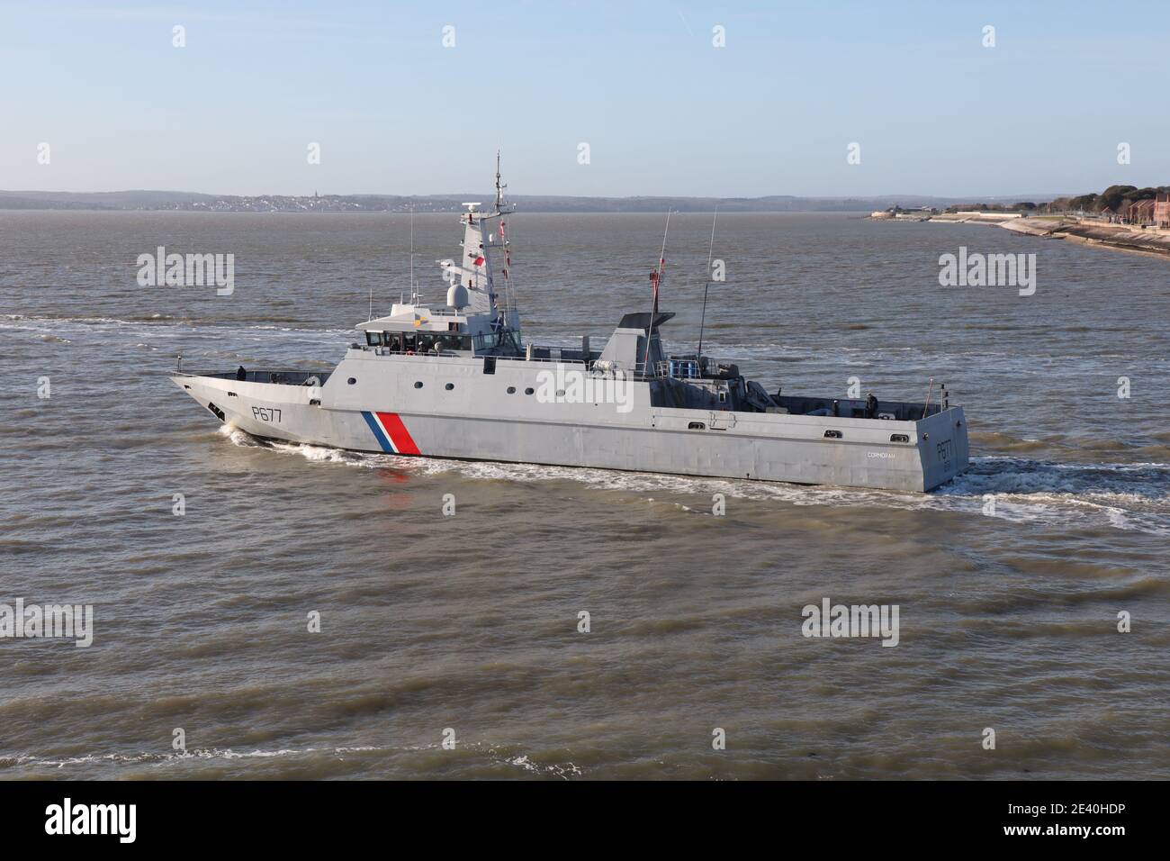 La nave di pattuglia della Marina francese FS CORMORAN lascia il porto. La nave Flamant Class di Cherbourg aveva fatto una breve visita alla base navale Foto Stock