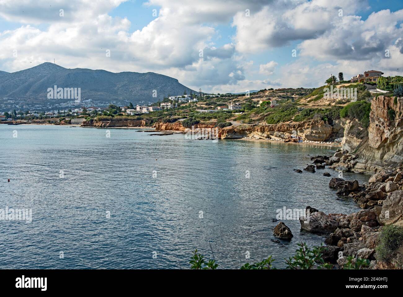 Creta , Grecia 24 ottobre 2020. Spiaggia di Saradari con vividi colori blu dell'acqua e sabbia gialla nell'isola di Creta Foto Stock