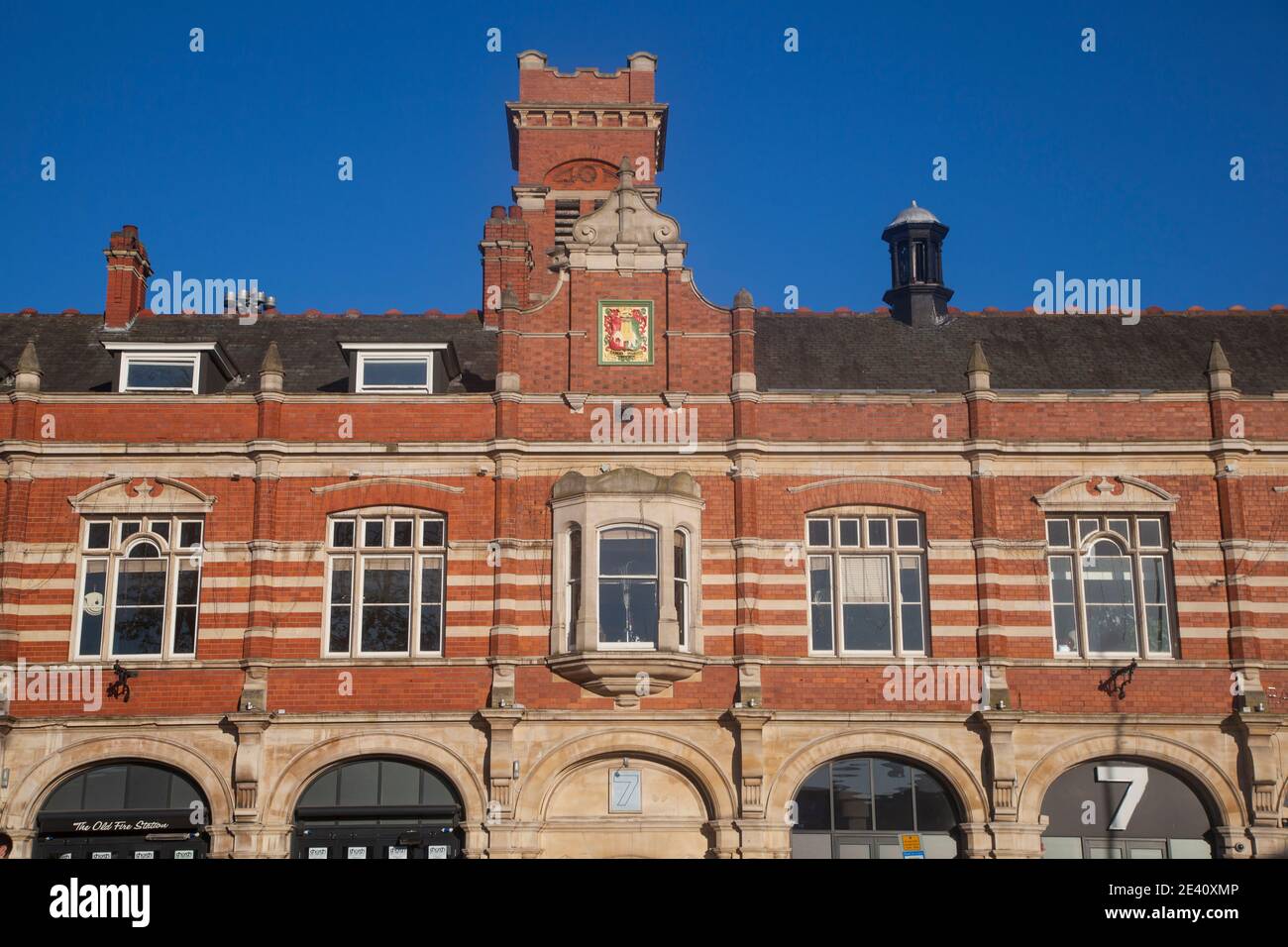 Regno Unito, Inghilterra, Birmingham, Coventry, la vecchia stazione di fuoco houseing ora un ristorante, bar e night-club Foto Stock