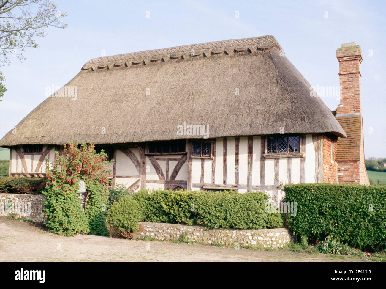 Prima proprietà di fiducia nazionale; acquisita nel 1896; restaurata da un powell. 14 ° secolo wealden edificio in paglia, casa del clero afriston, sussex est, u Foto Stock