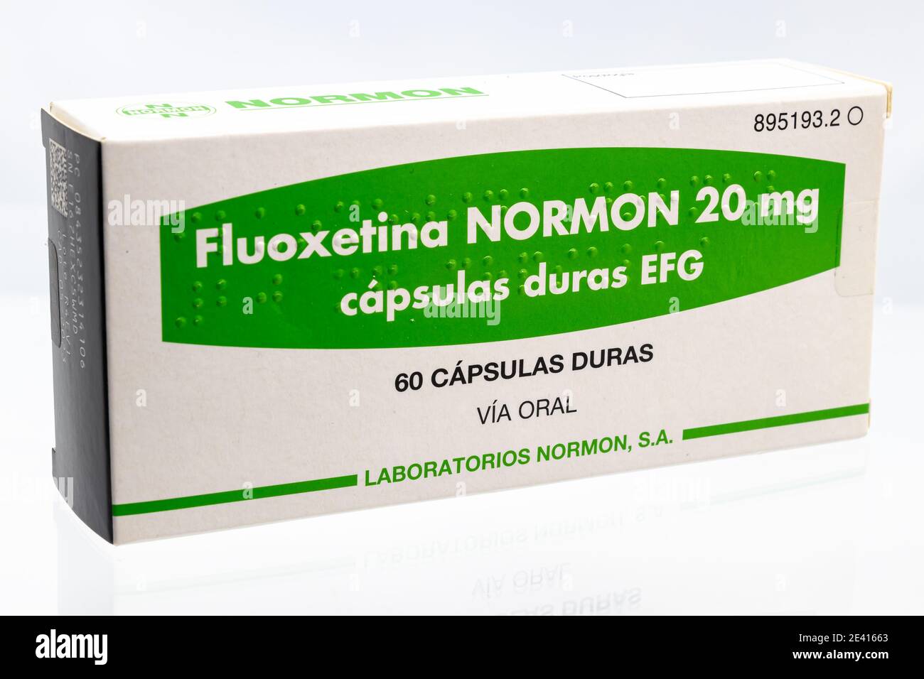 Huelva, Spagna - 21 gennaio 2021: Scatola spagnola di Fluoxetina NORMON 20mg. Fluoxetina è un tipo di antidepressivo noto come SSRI (serotonina selettiva) Foto Stock