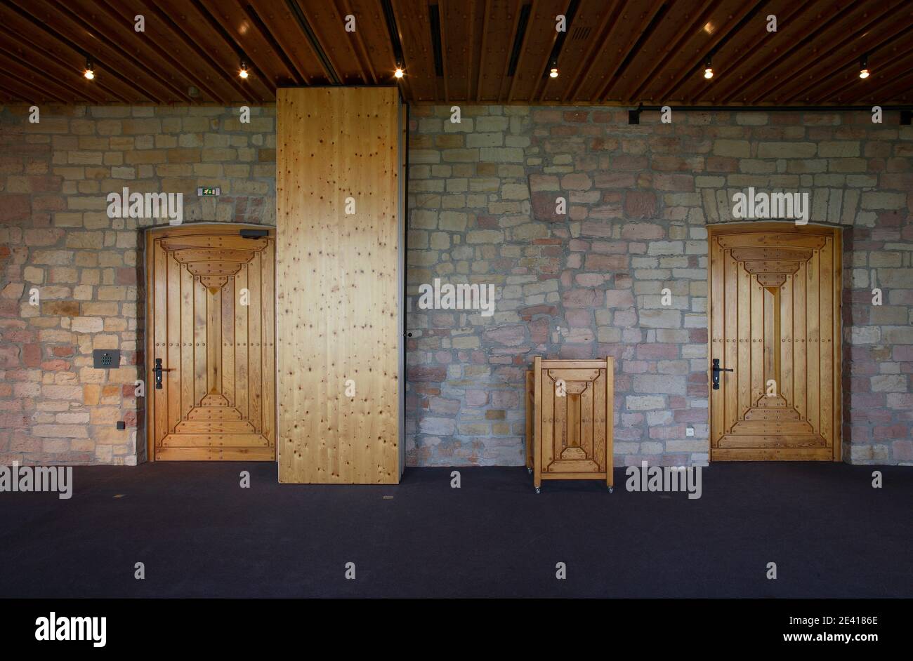 Siebenpfeiffersaal, Türen und Trennwand in der Westwand Foto Stock