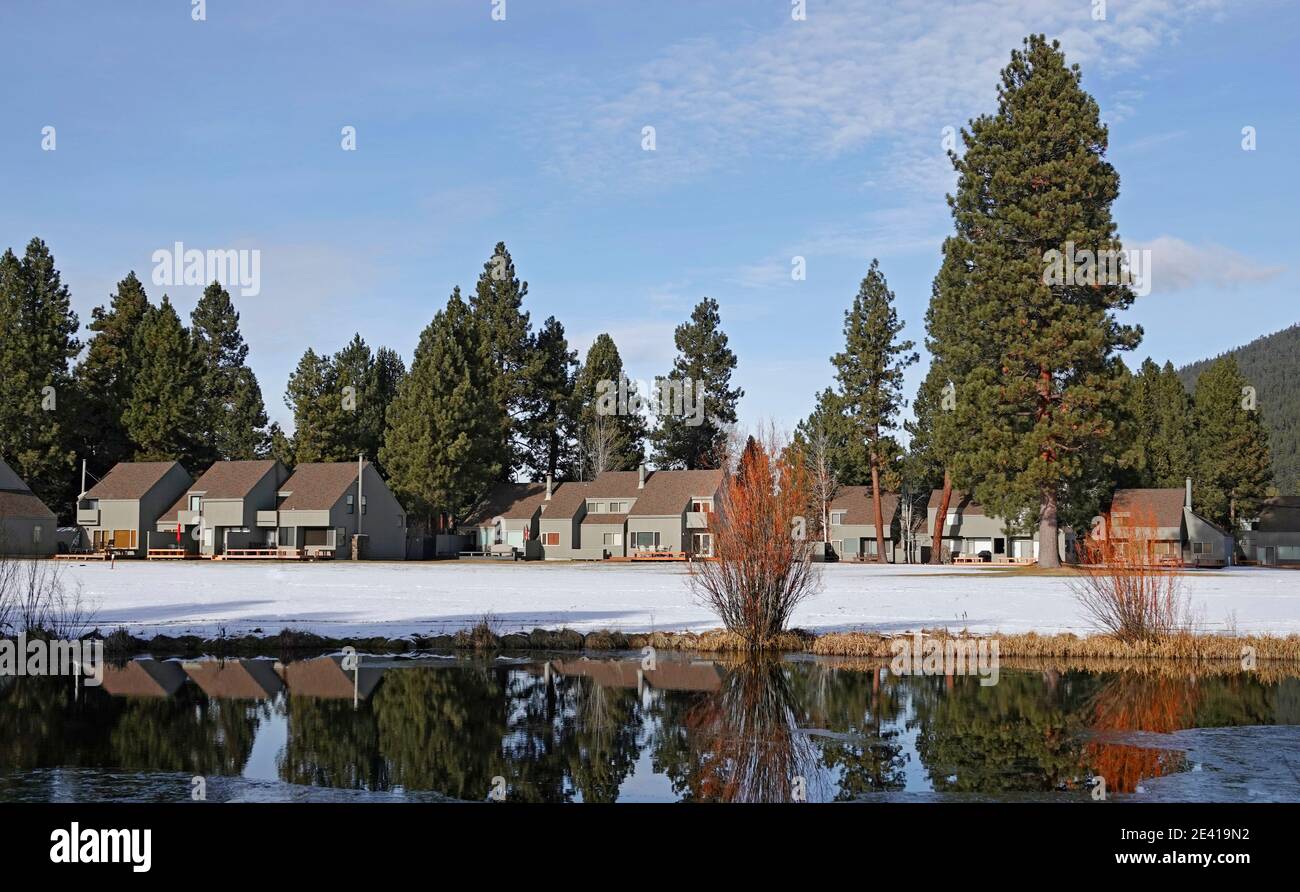 Grandi cabine in affitto e Condos al Black Butte Ranch, un resort privato nelle Cascade Mountains vicino alla piccola città di Sisters, Oregon. Foto Stock