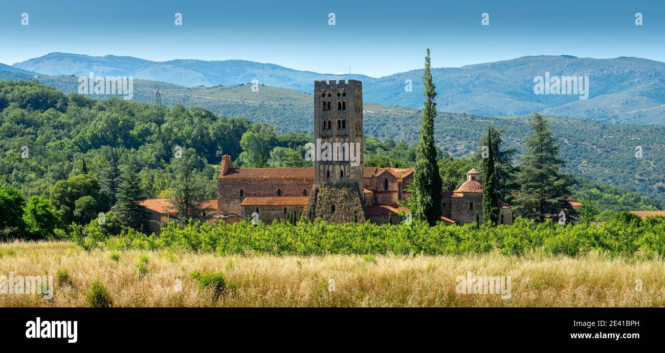 Abbazia di Saint-Michel de Cuxa, monastero benedettino situato ai piedi di Canigou.Occitanie, Francia. Foto Stock