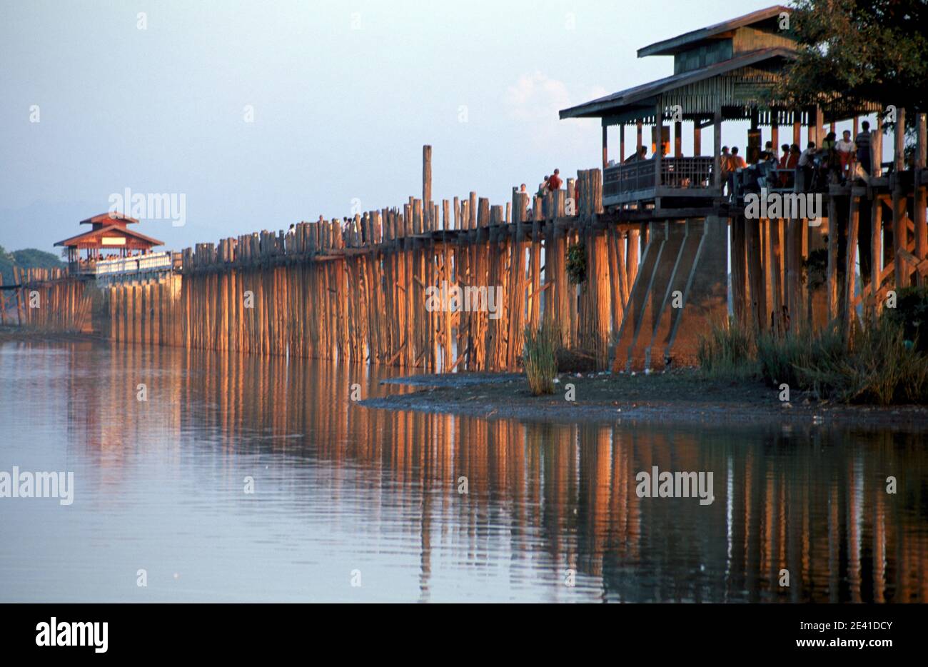 Längste Teakholzbrücke der Welt Foto Stock