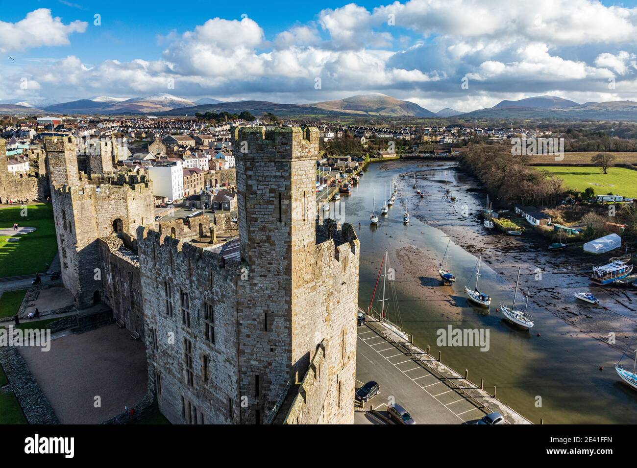 La Queens Tower, il Castello di Caernarfon, fotografato dalla torre dell'aquila Foto Stock