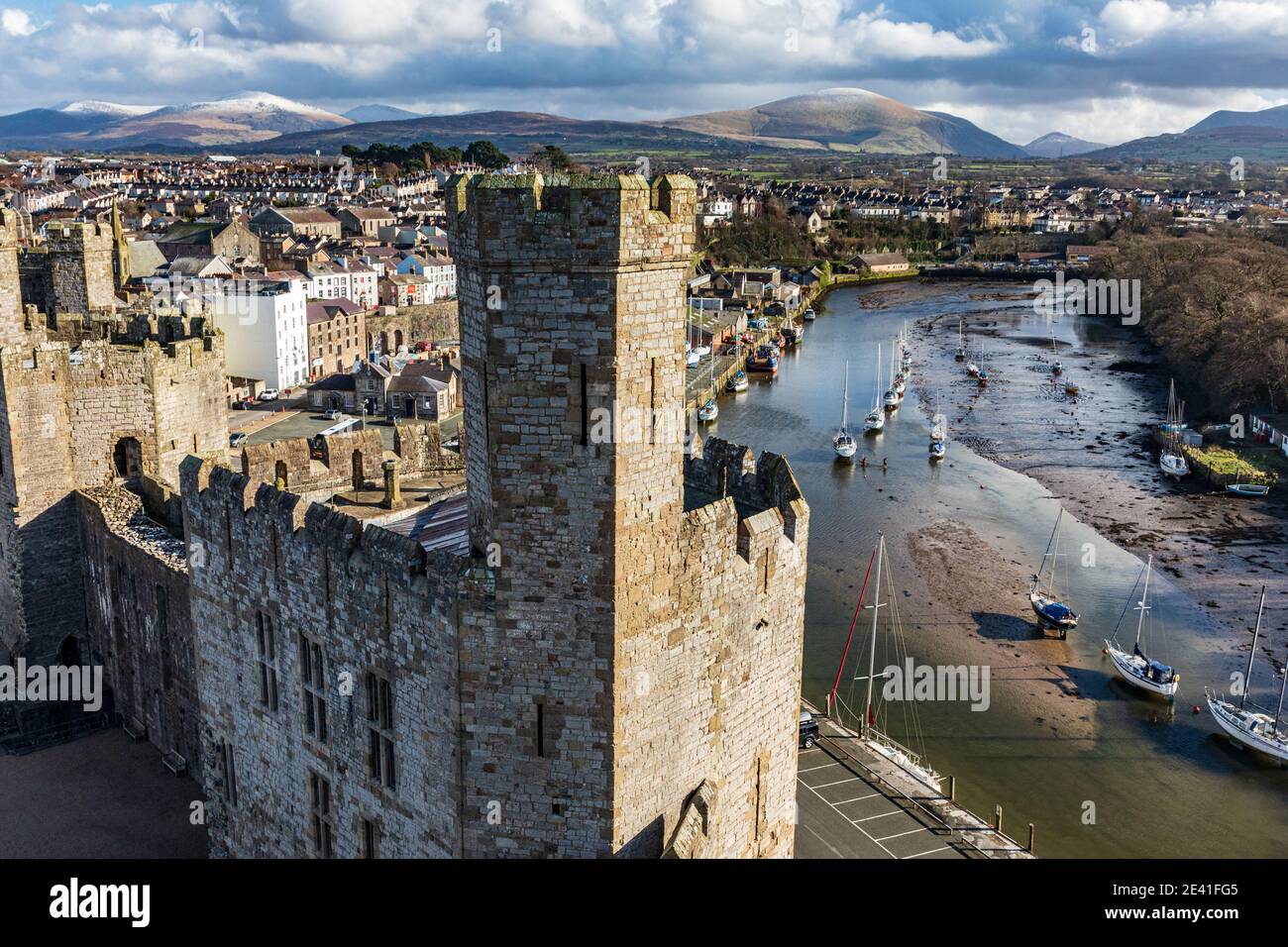 La Queens Tower, il Castello di Caernarfon, fotografato dalla torre dell'aquila Foto Stock