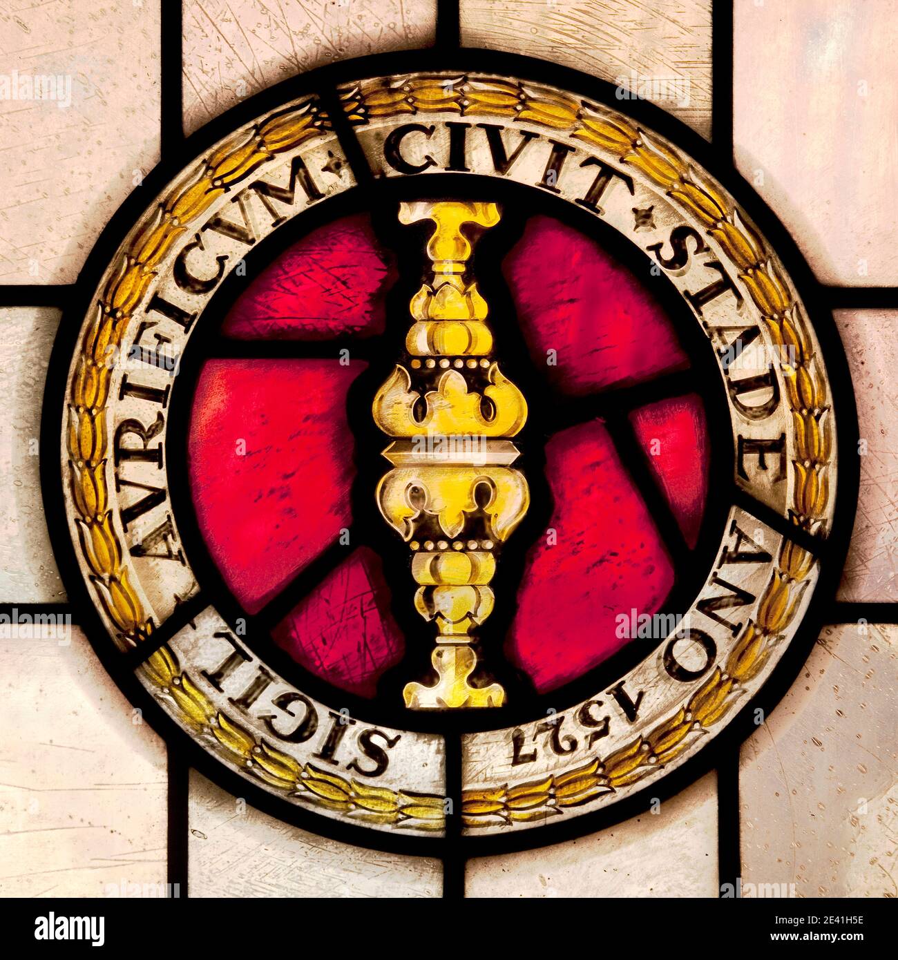 signet del mestiere orafo del 1527, vetrata al municipio, Germania, bassa Sassonia, Stade Foto Stock